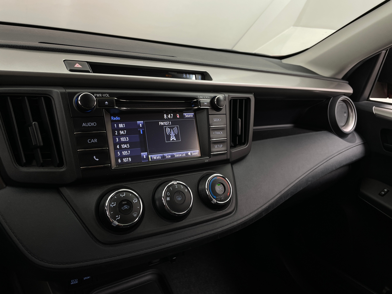 Thumbnail: 2017 Toyota RAV4 - 4