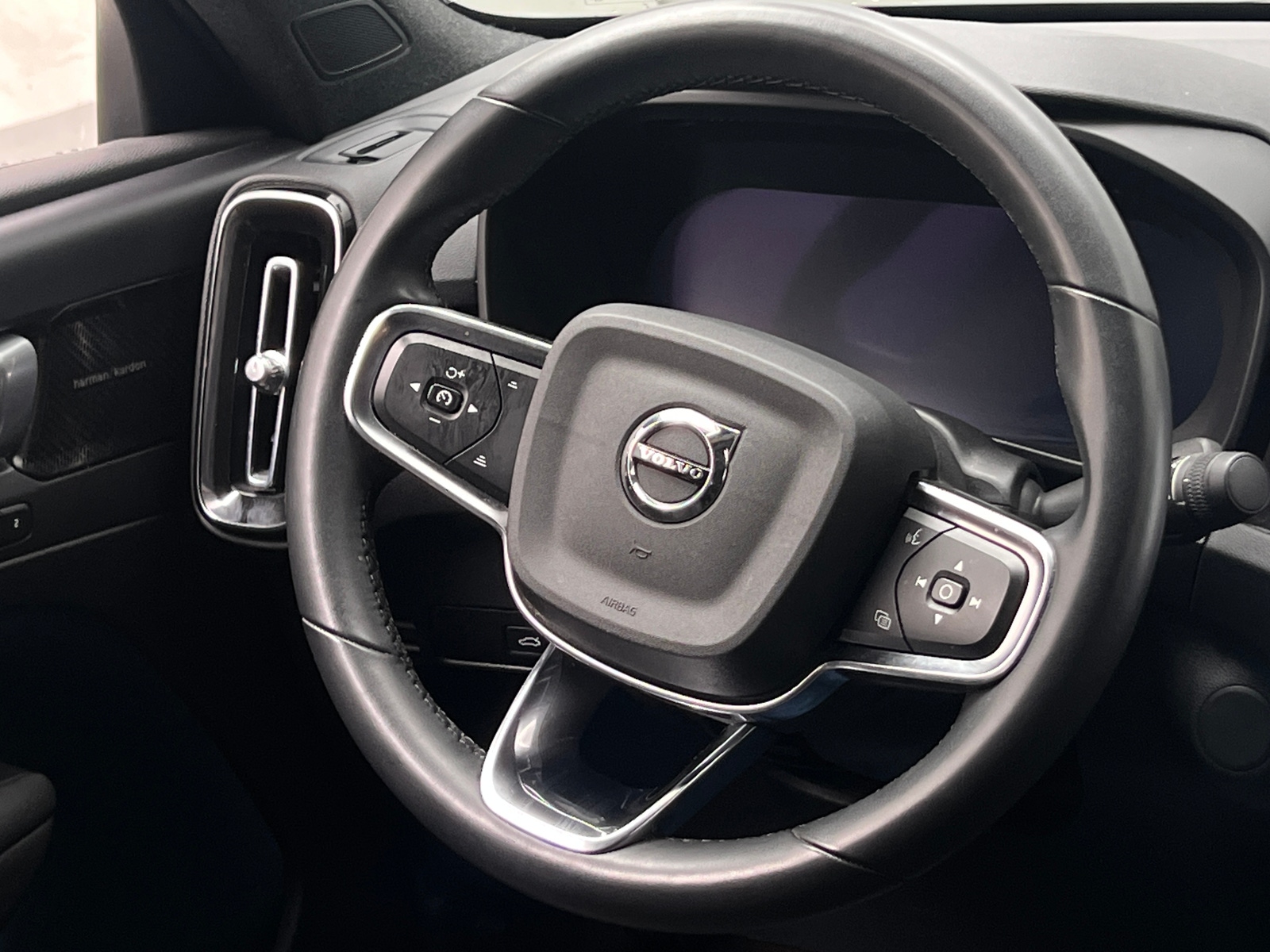 Thumbnail: 2023 Volvo C40 - 5