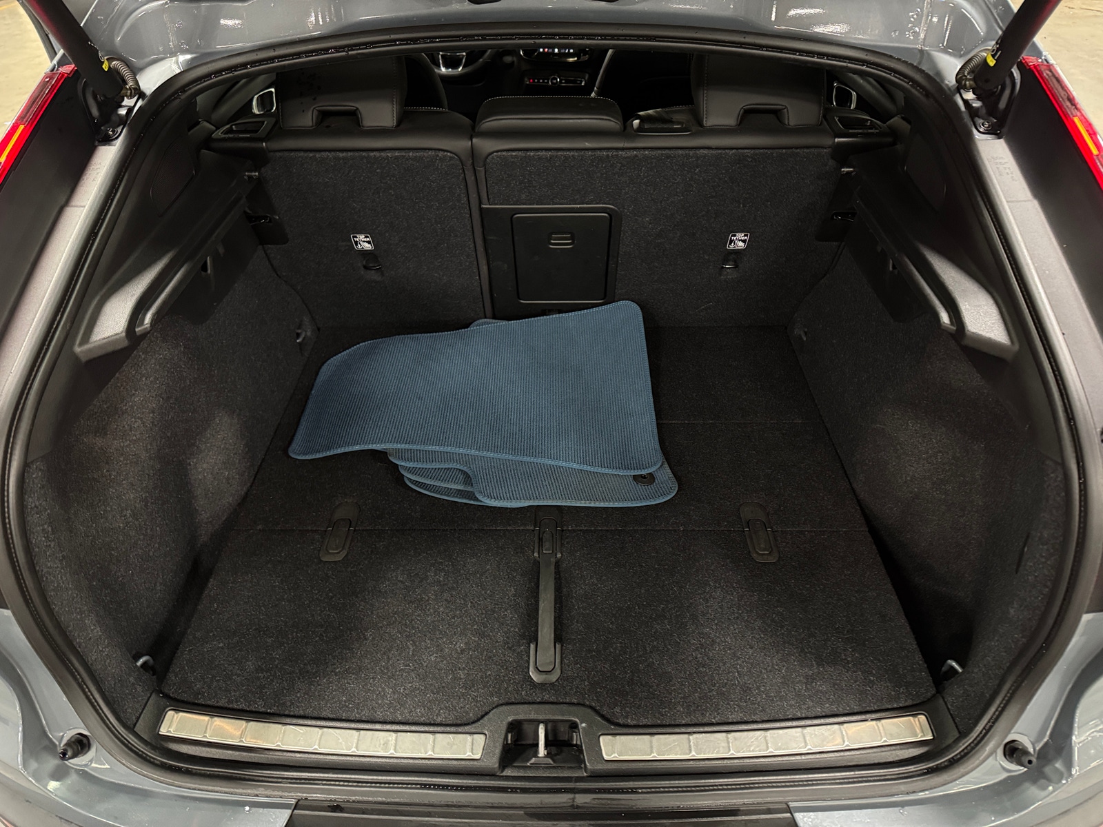 Thumbnail: 2023 Volvo C40 - 7