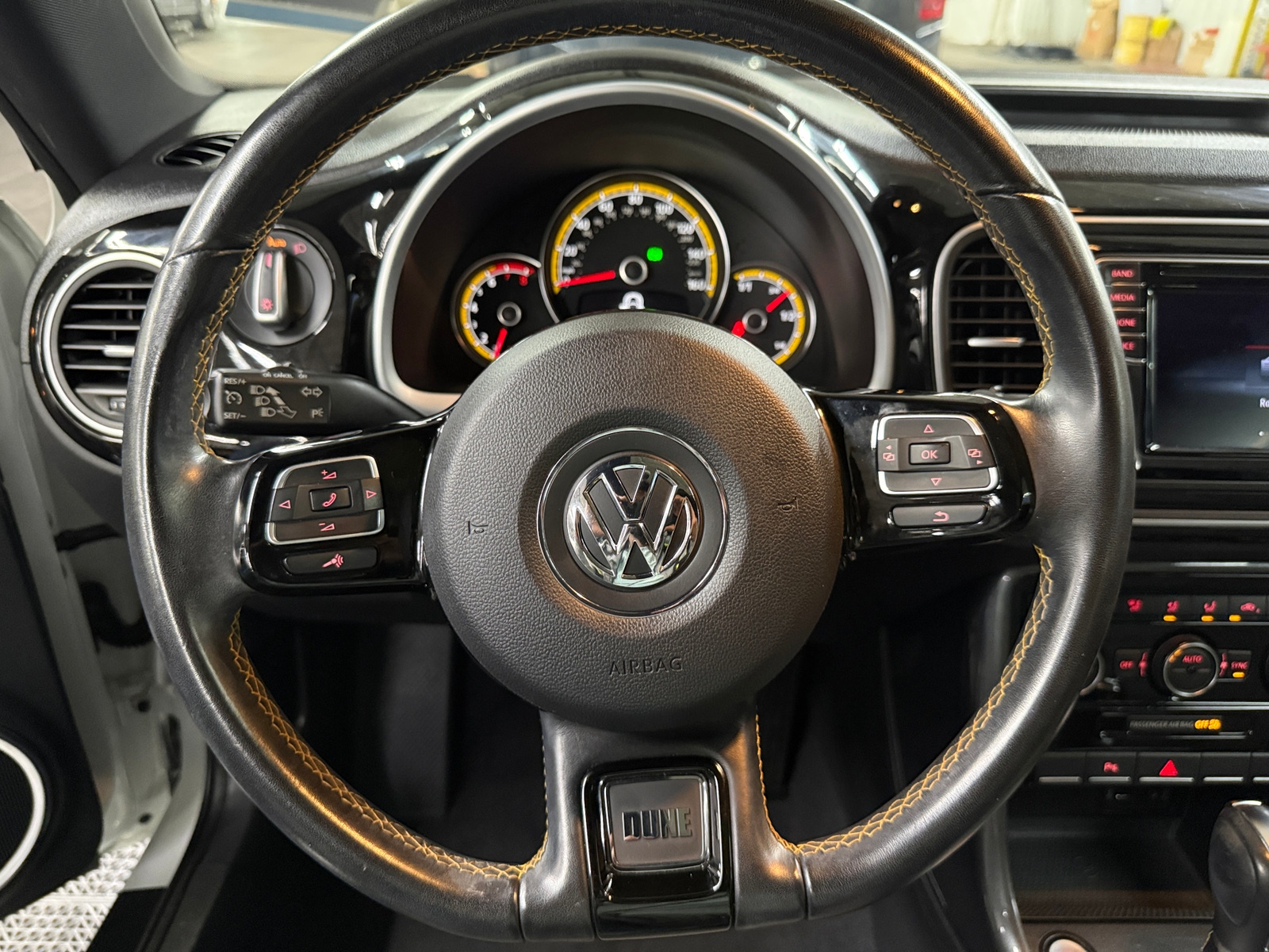 Thumbnail: 2017 Volkswagen Beetle - 4