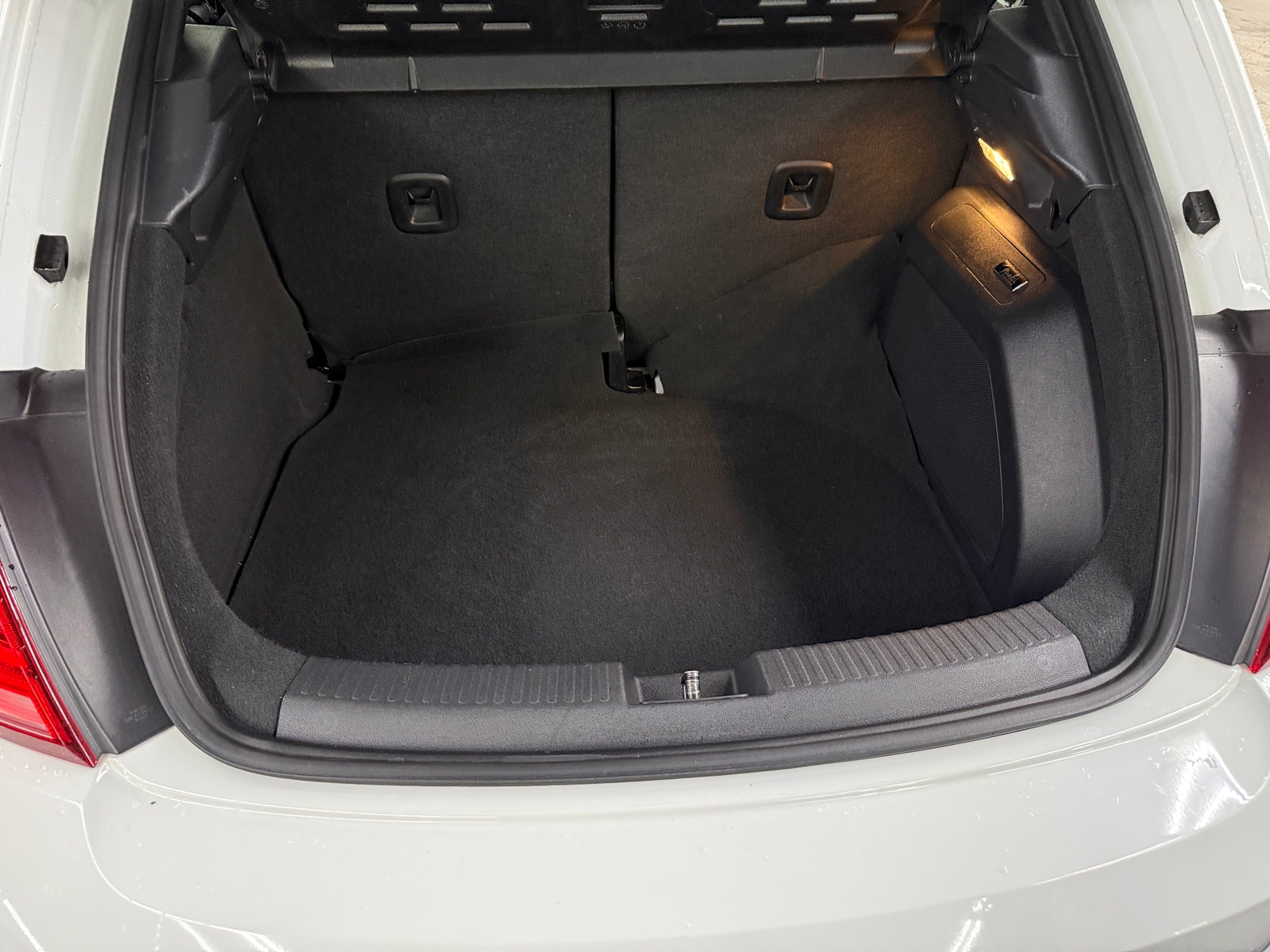 Thumbnail: 2017 Volkswagen Beetle - 6