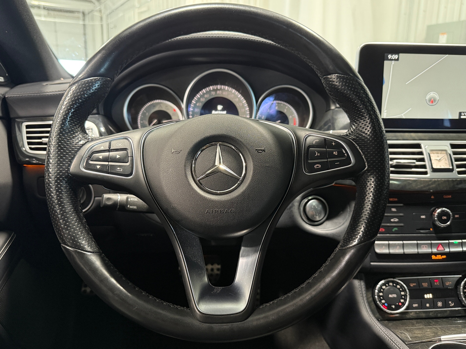 Thumbnail: 2017 Mercedes-Benz CLS - 4