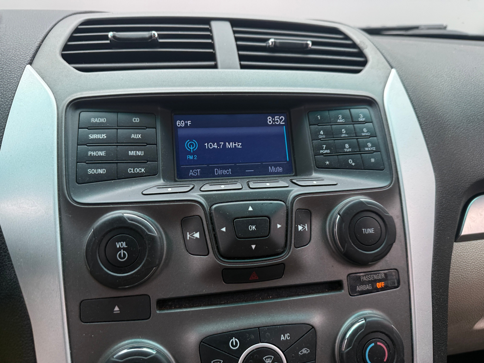 Thumbnail: 2015 Ford Explorer - 4