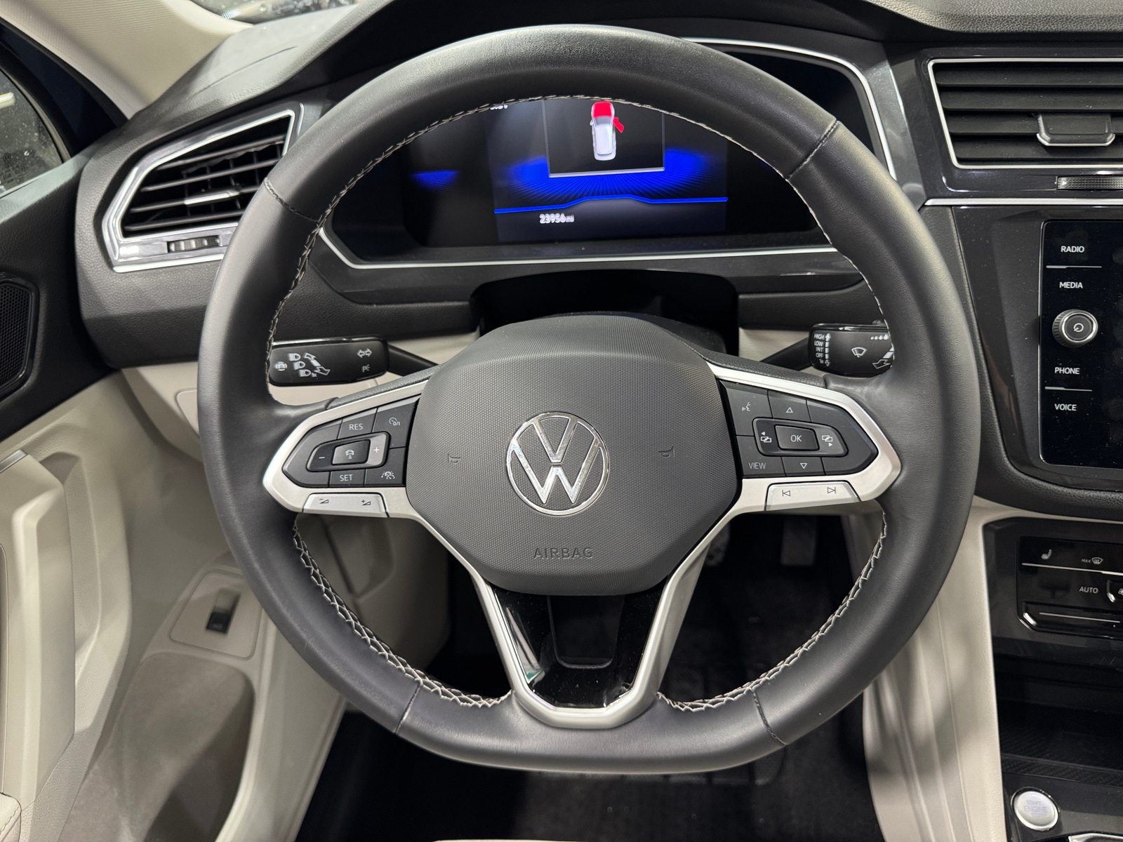 Thumbnail: 2024 Volkswagen Tiguan - 4
