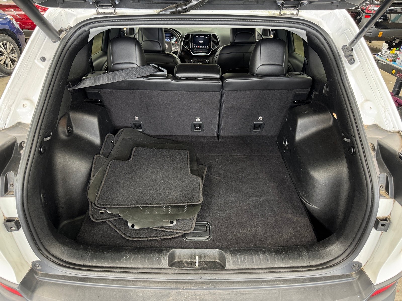 Thumbnail: 2019 Jeep Cherokee - 6