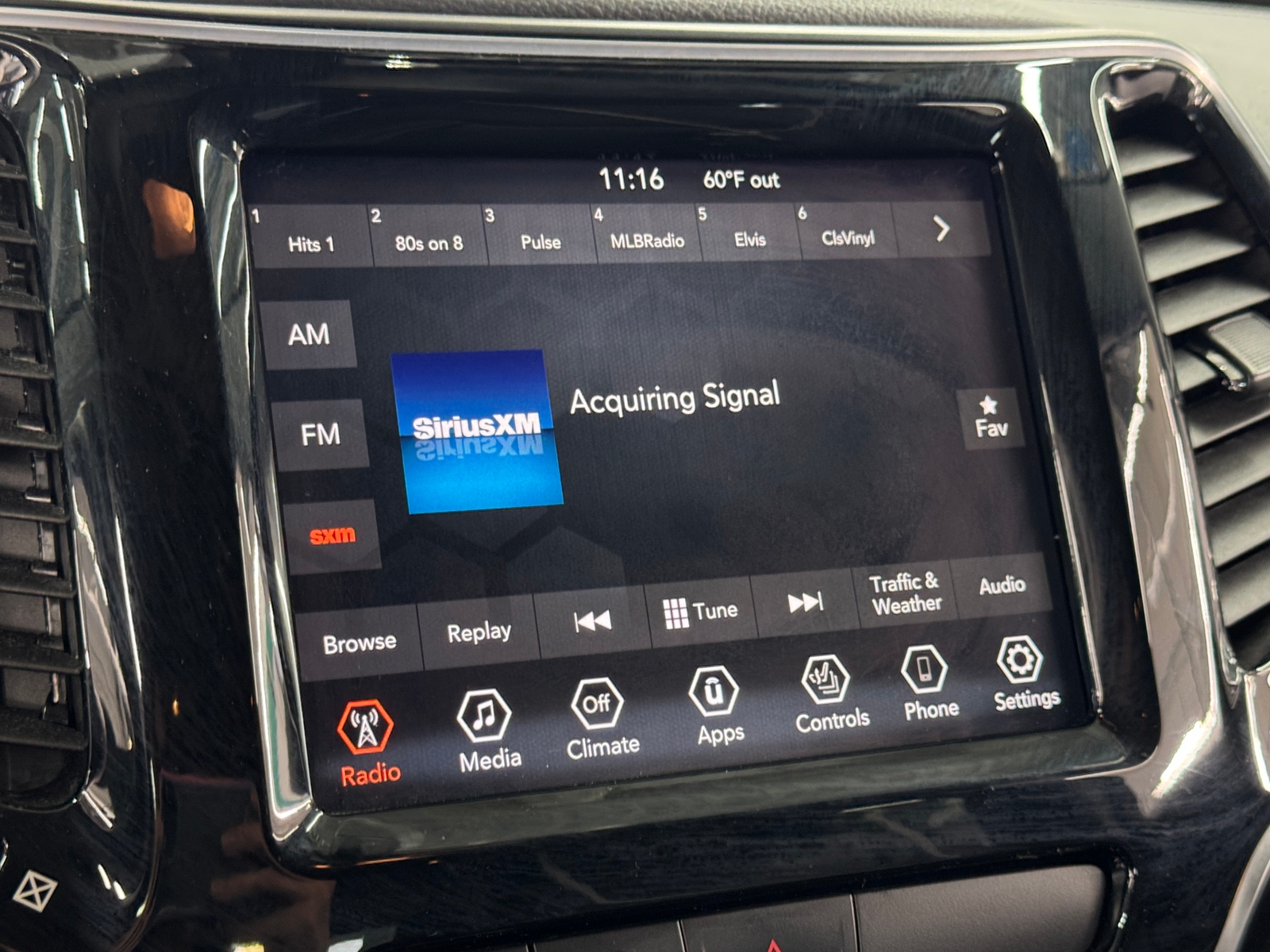 Thumbnail: 2019 Jeep Cherokee - 3