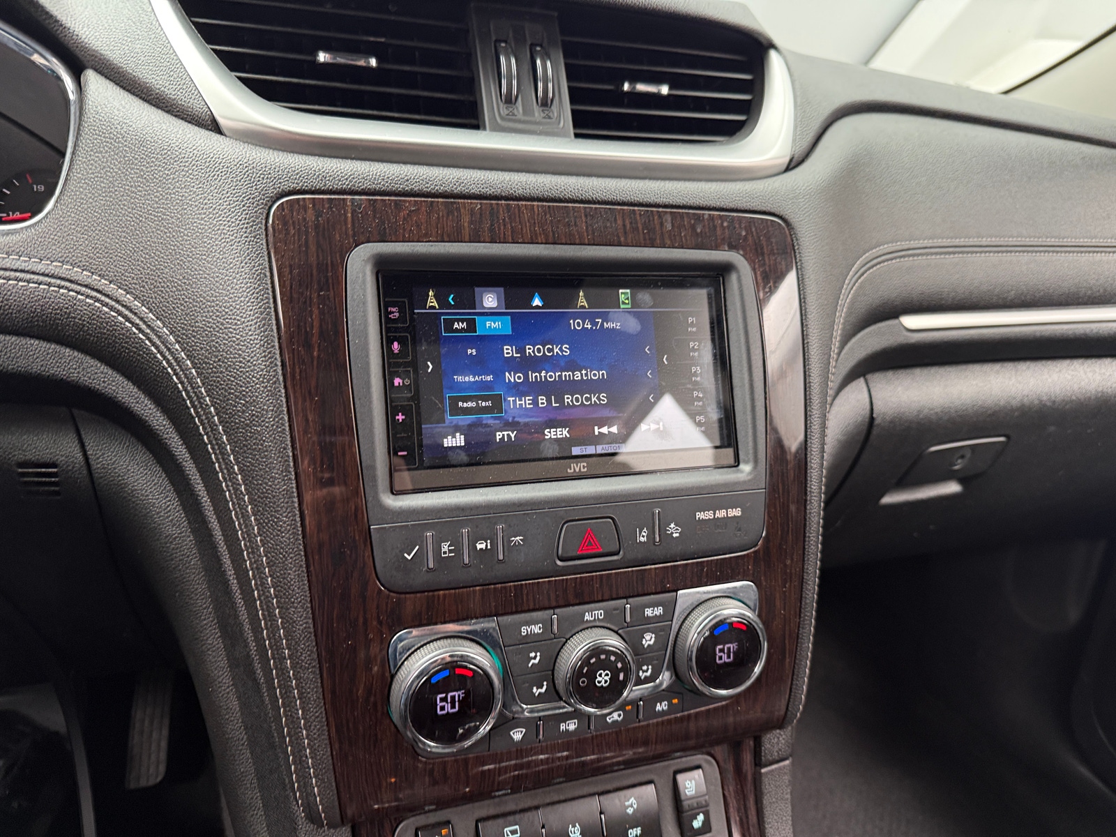 Thumbnail: 2017 Chevrolet Traverse - 3