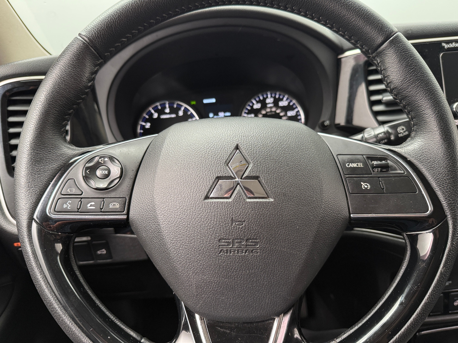 Thumbnail: 2019 Mitsubishi Outlander - 4