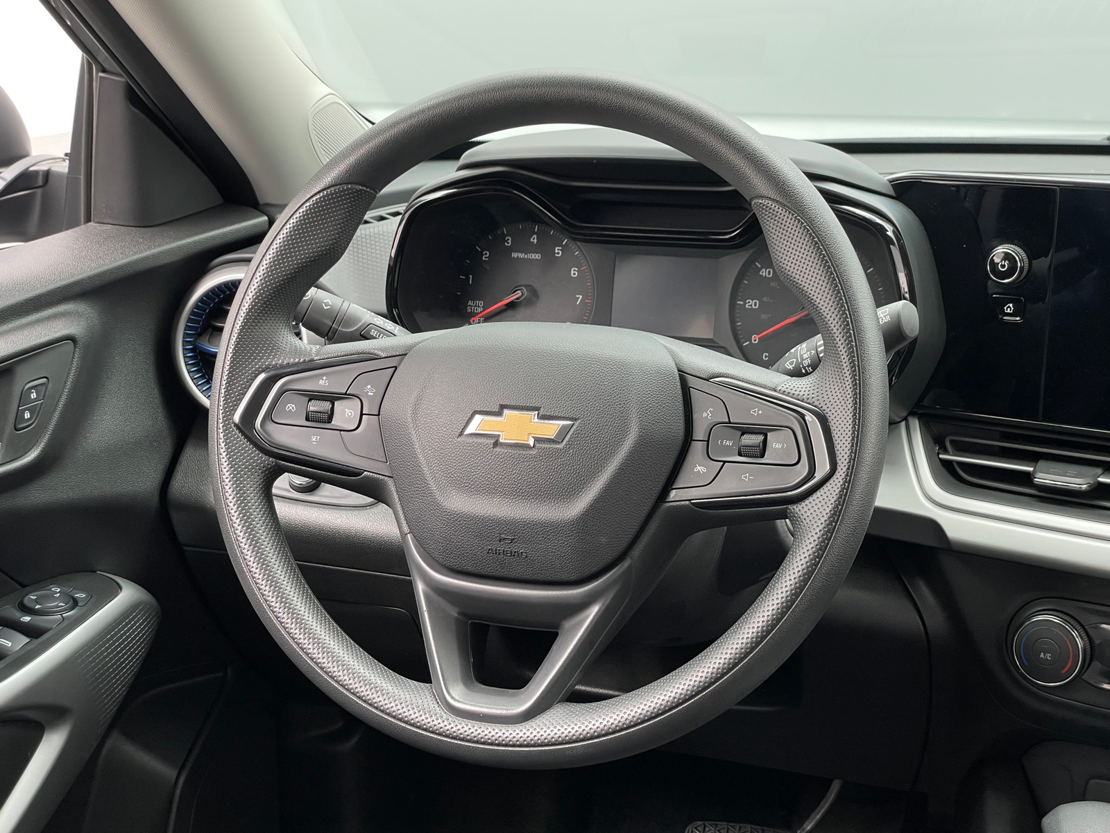 Thumbnail: 2024 Chevrolet Trax - 5