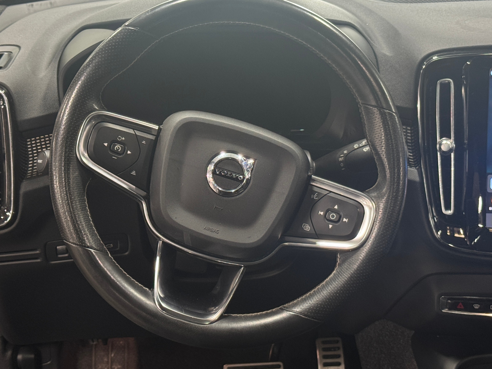 Thumbnail: 2021 Volvo XC40 - 4