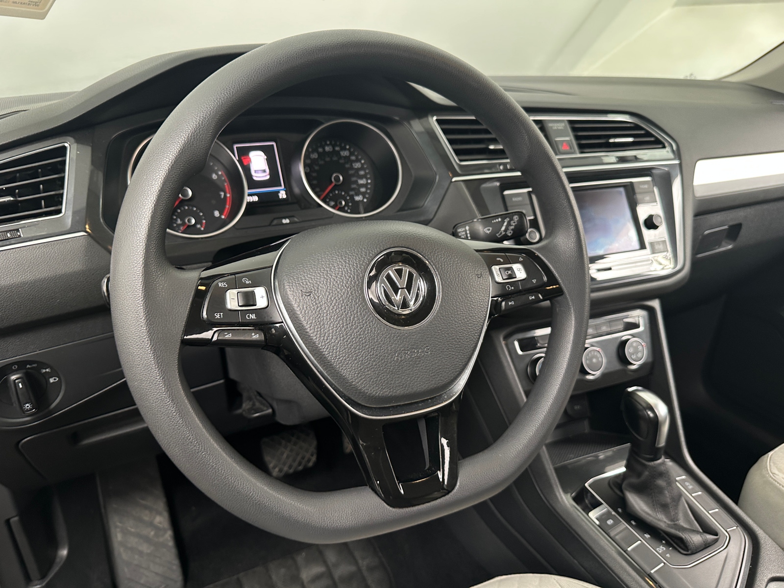 Thumbnail: 2018 Volkswagen Tiguan - 5