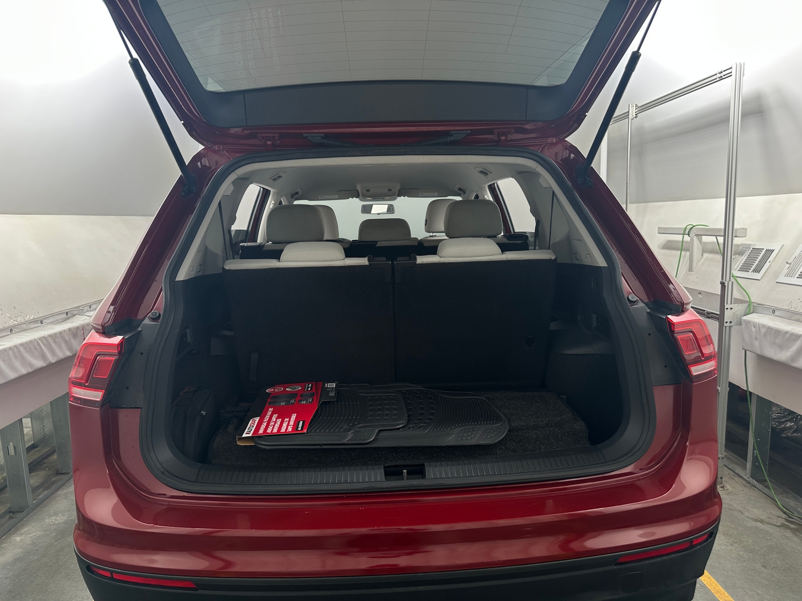Thumbnail: 2018 Volkswagen Tiguan - 7