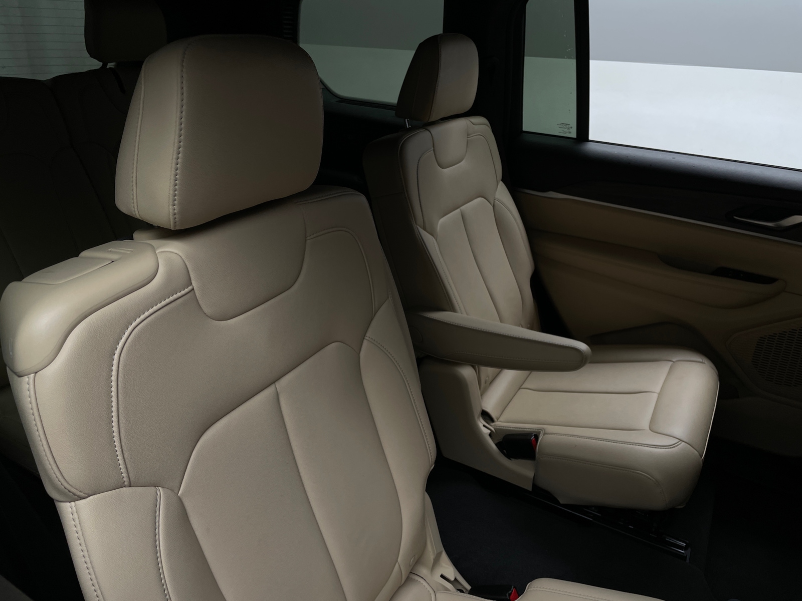 Thumbnail: 2023 Jeep Grand Cherokee L - 5