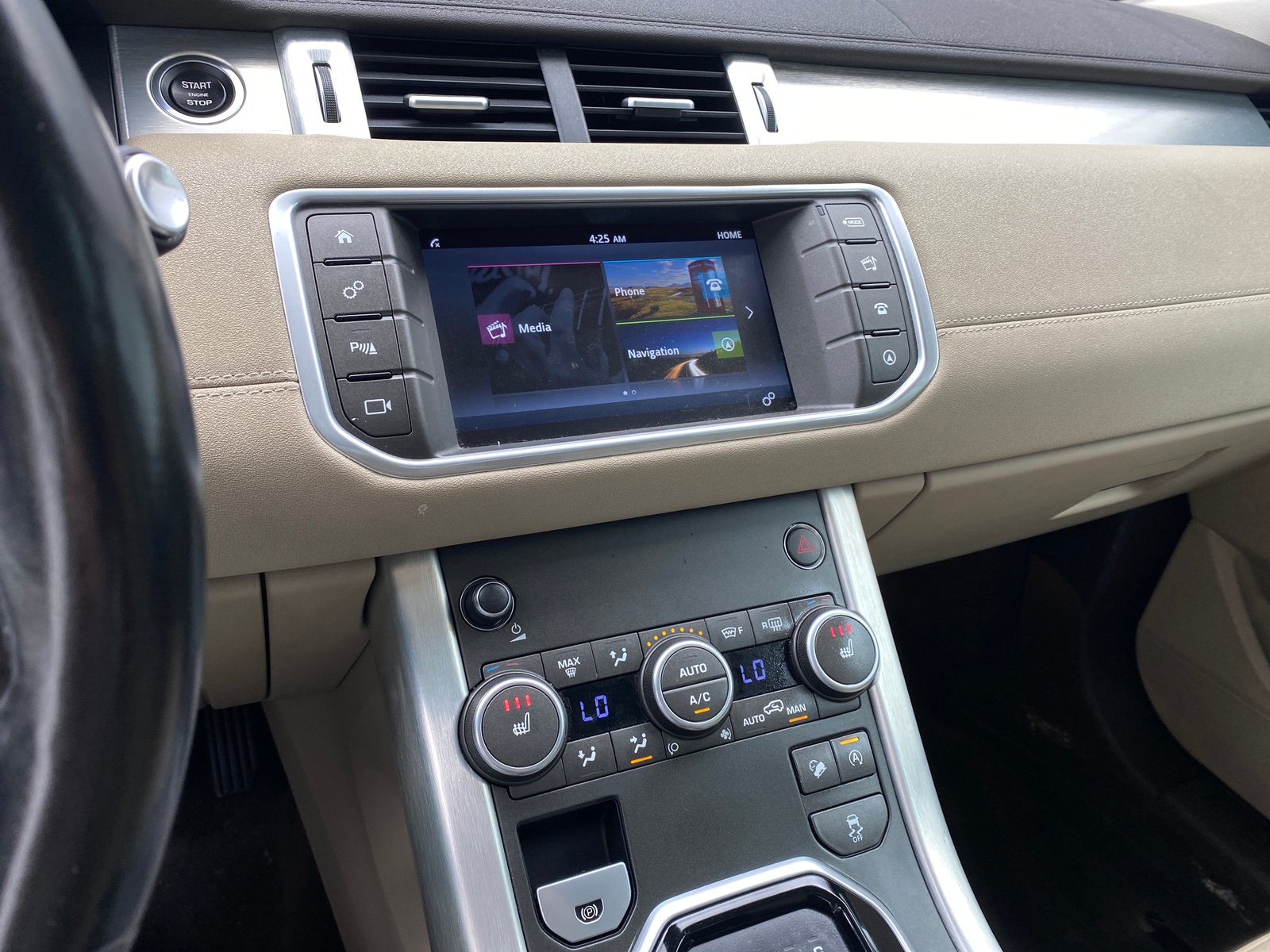 Thumbnail: 2017 Land Rover Range Rover Evoque - 3