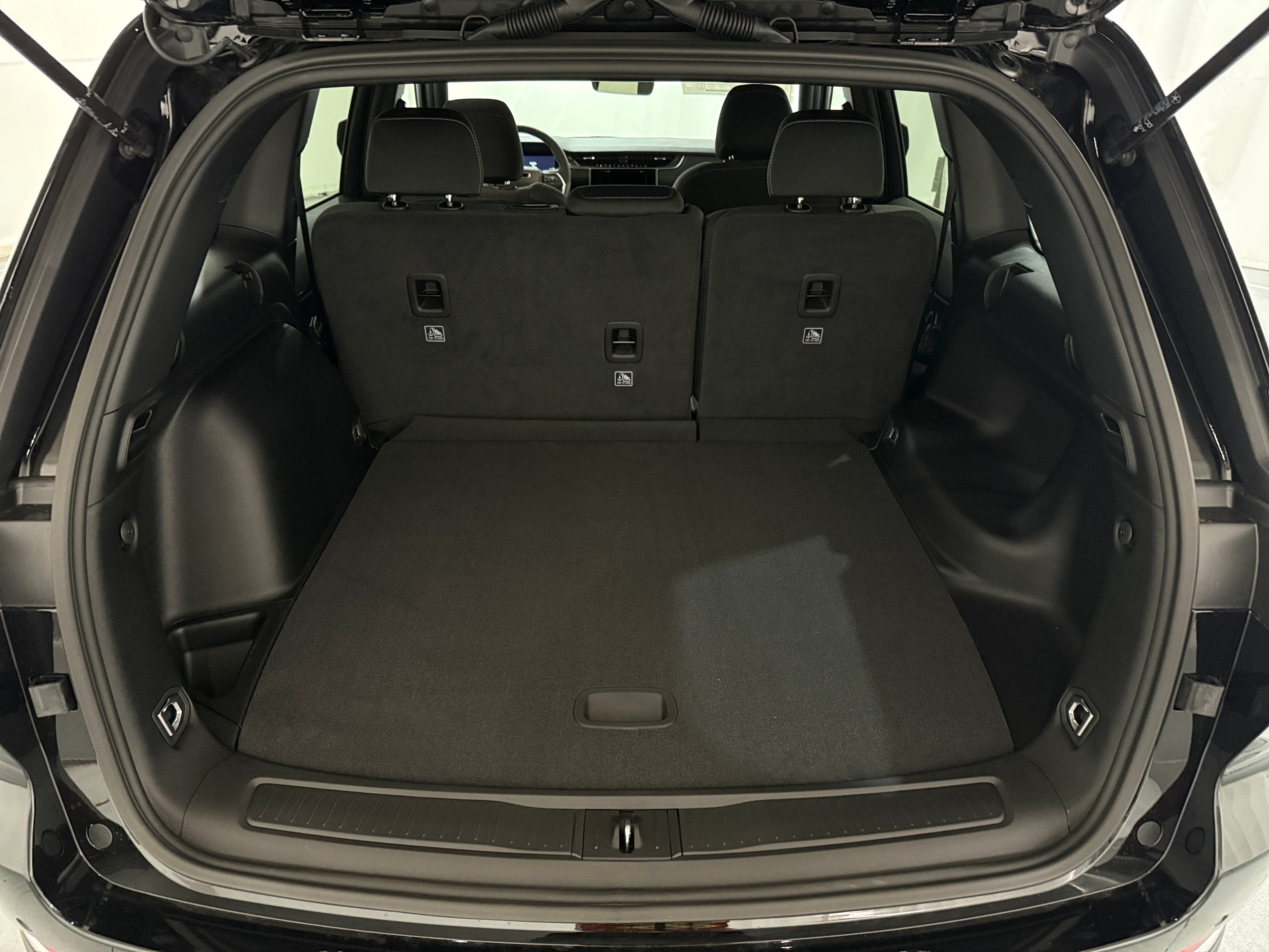 2026 Jeep Grand Cherokee Laredo's photo