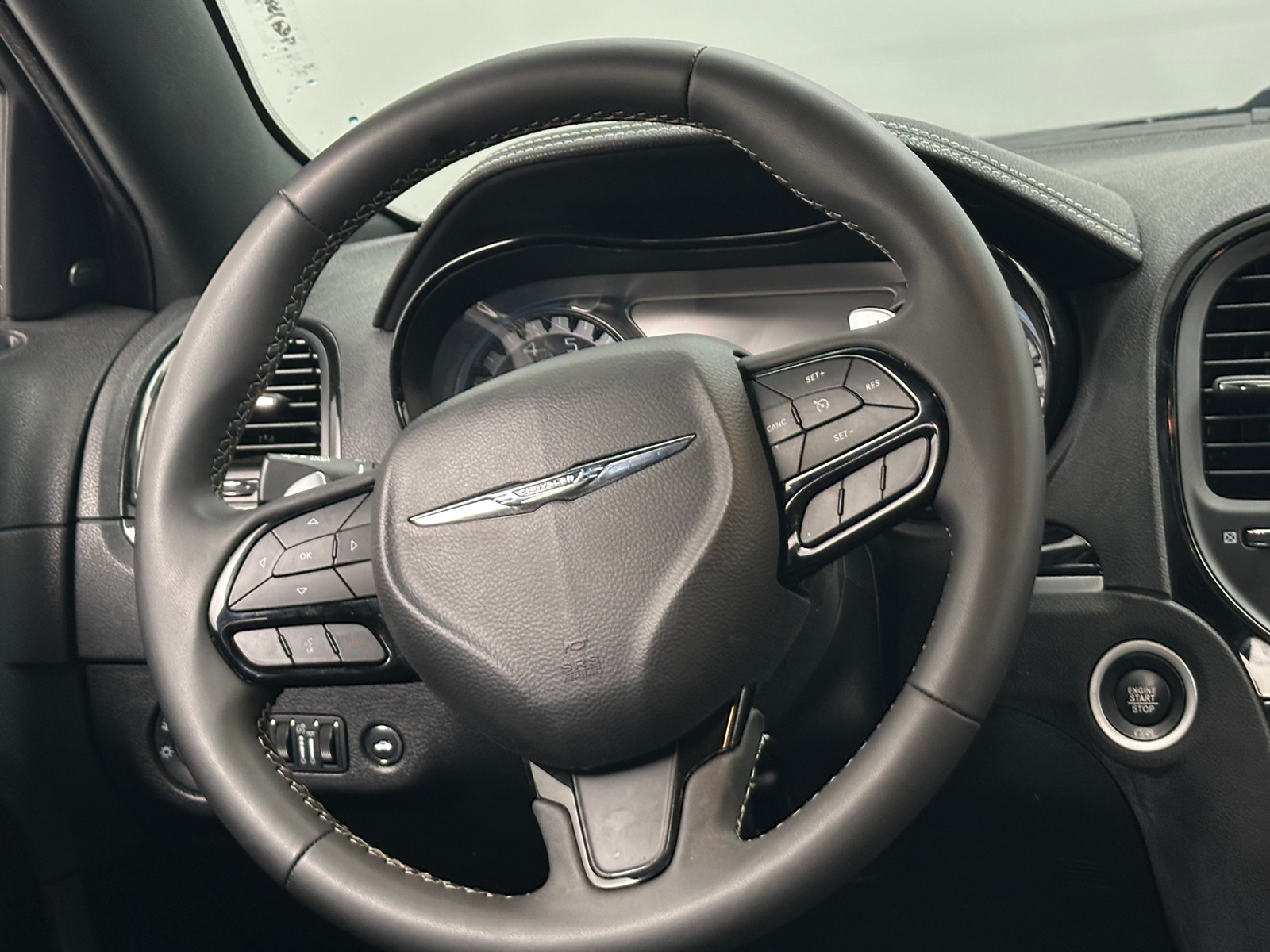 Thumbnail: 2023 Chrysler 300 - 4