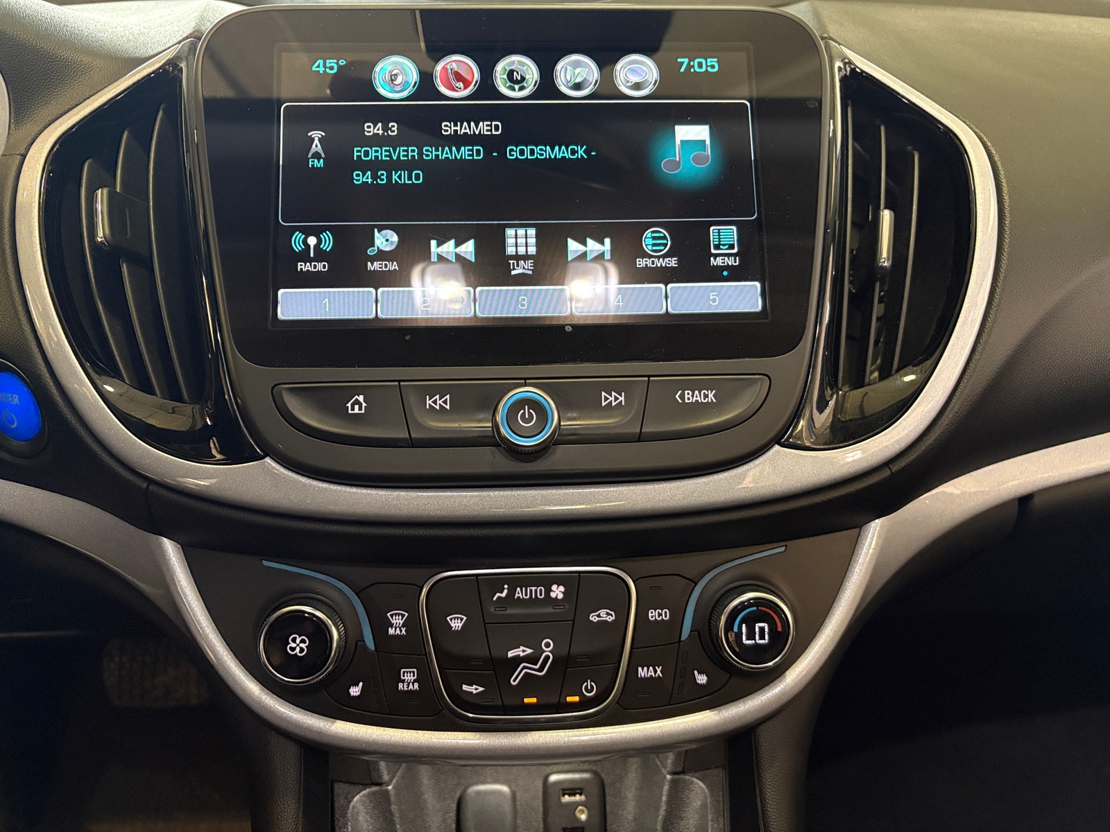 Thumbnail: 2017 Chevrolet Volt - 4