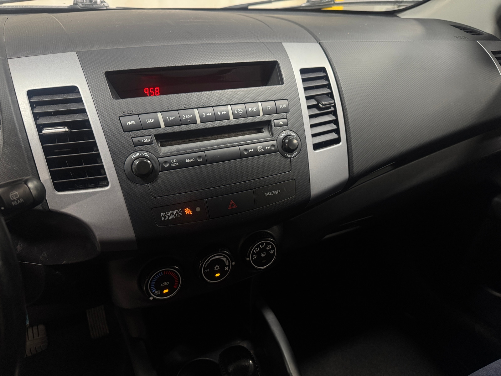 Thumbnail: 2012 Mitsubishi Outlander - 4
