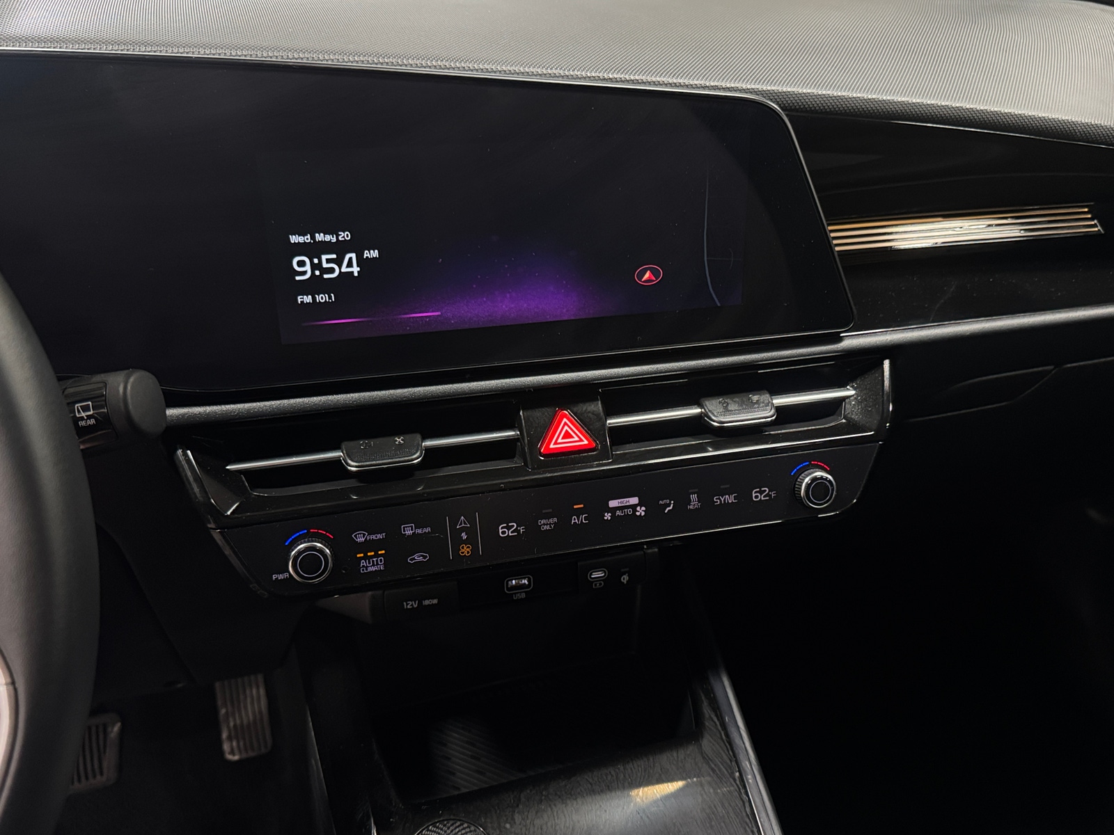 Thumbnail: 2024 Kia Niro - 4