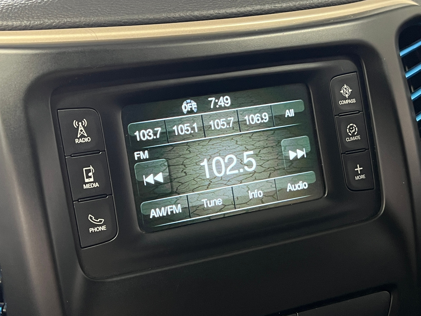 Thumbnail: 2018 Jeep Cherokee - 4