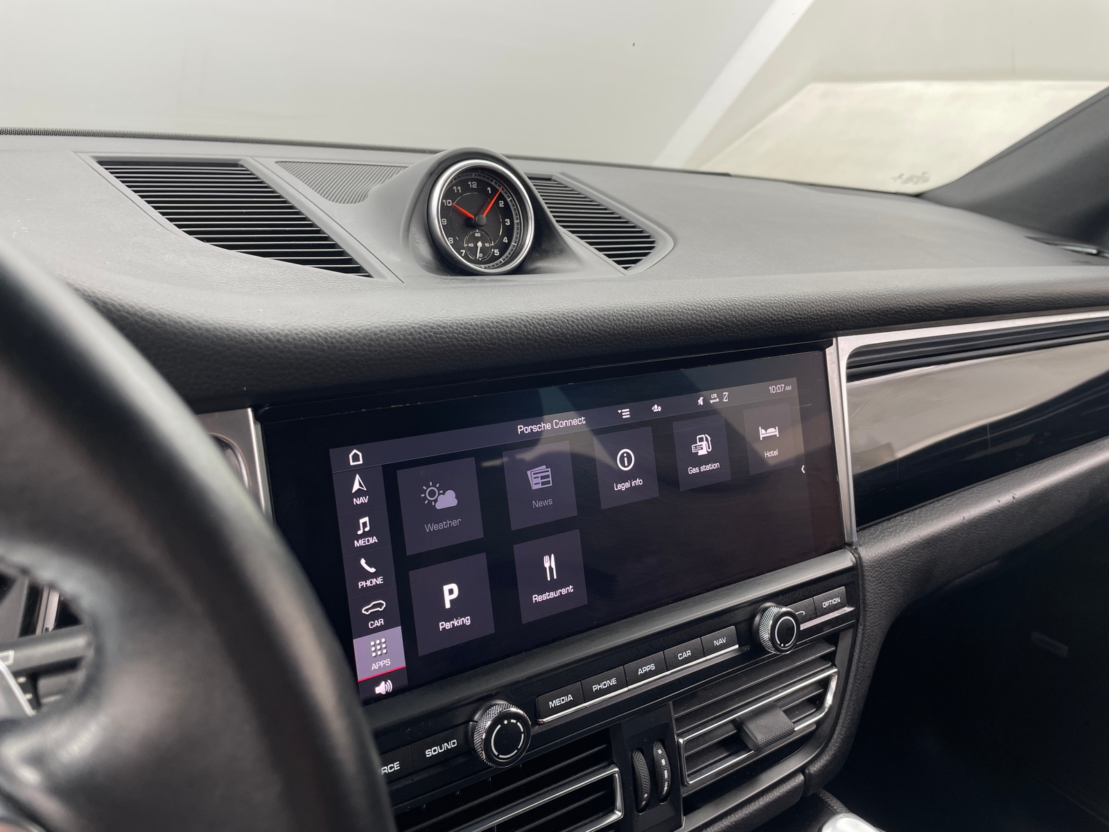 Thumbnail: 2020 Porsche Macan - 3