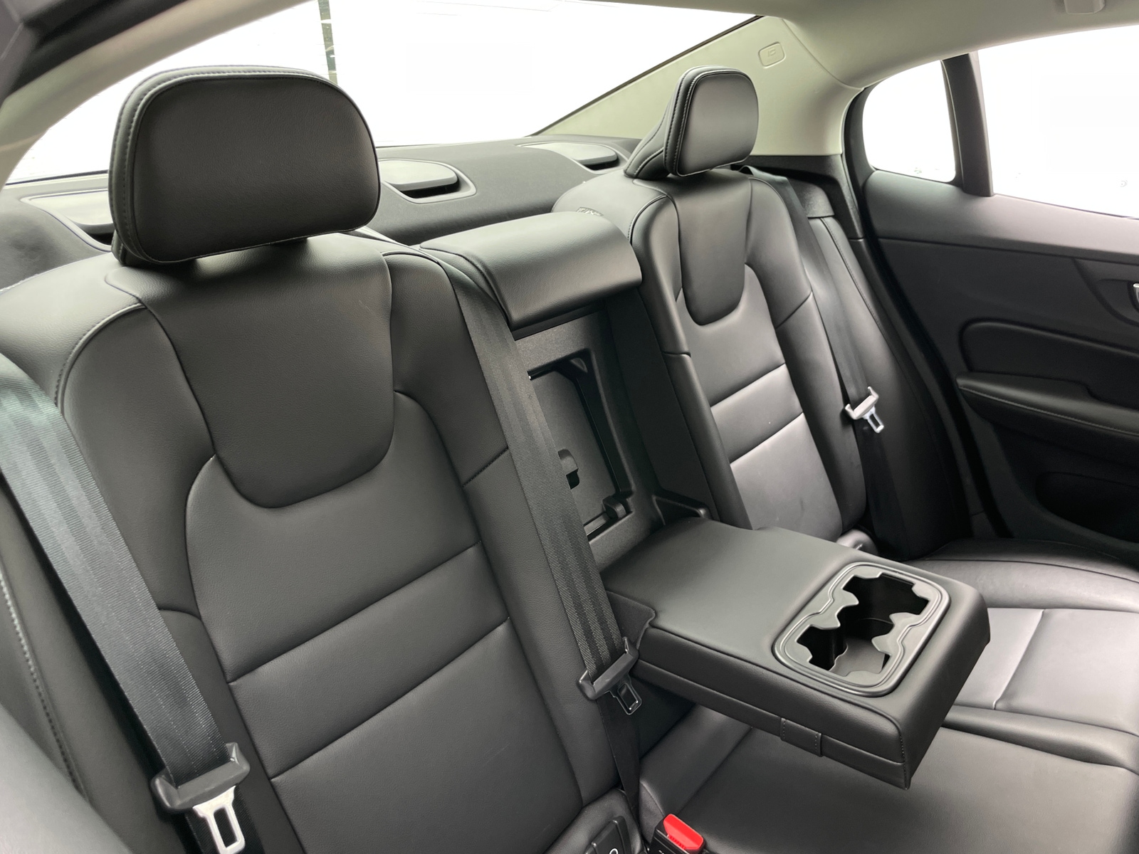 Thumbnail: 2023 Volvo S60 - 6