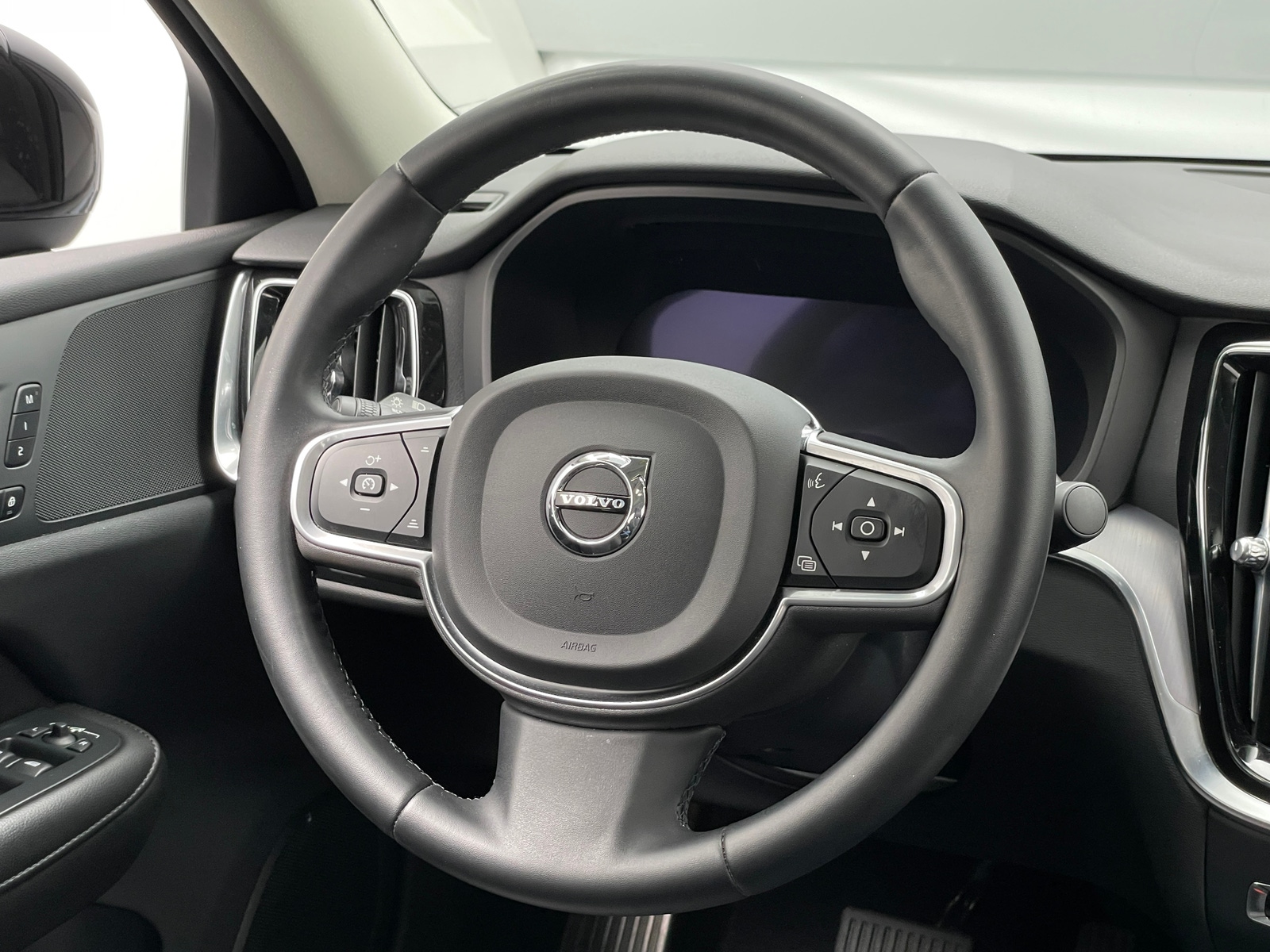 Thumbnail: 2023 Volvo S60 - 5