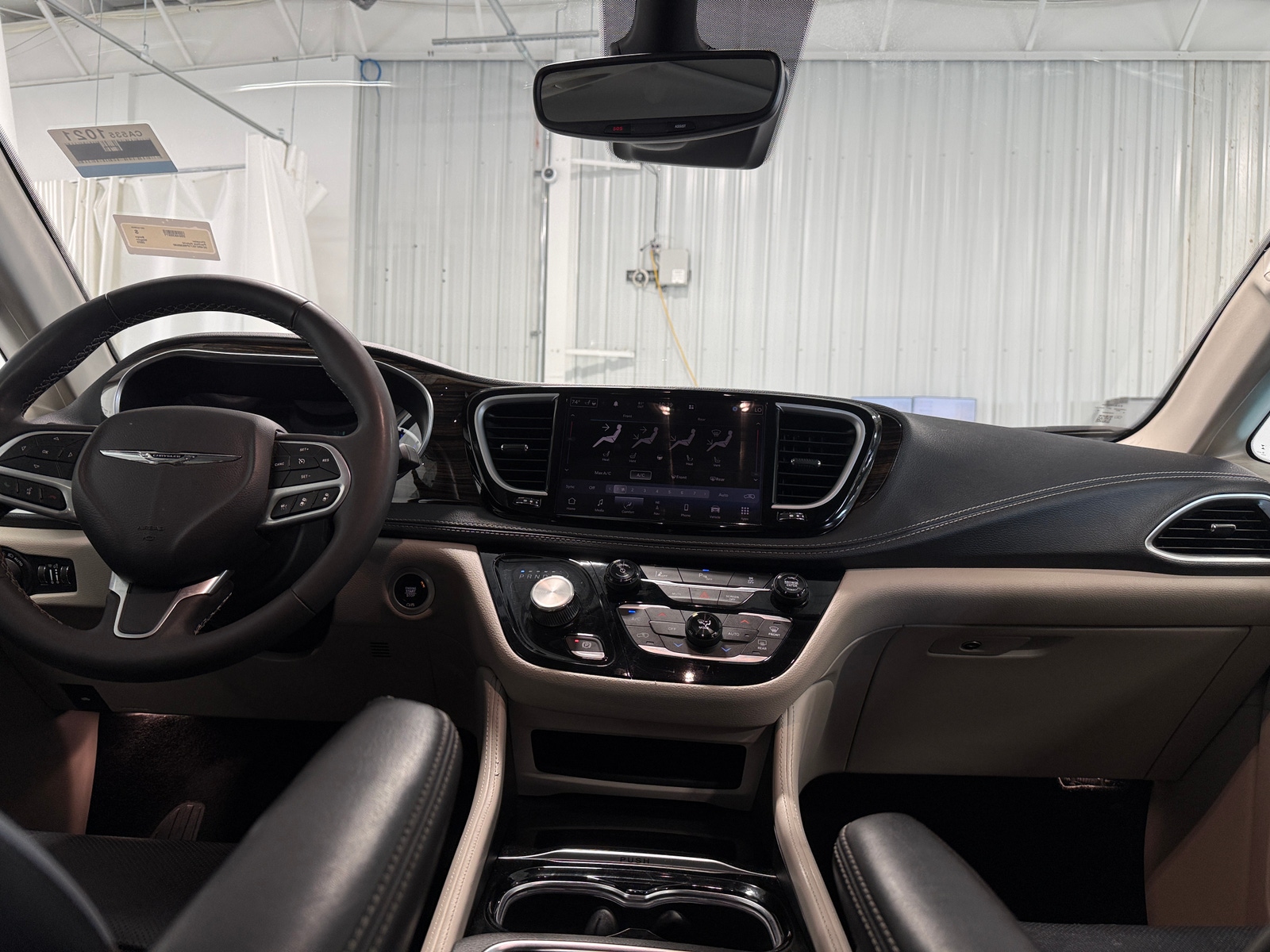 Thumbnail: 2023 Chrysler Pacifica - 2