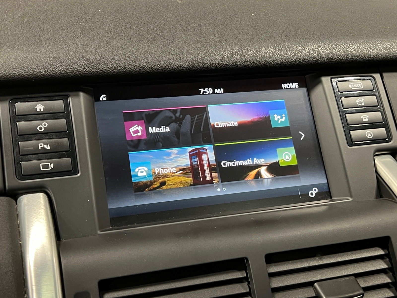 Thumbnail: 2019 Land Rover Discovery Sport - 3