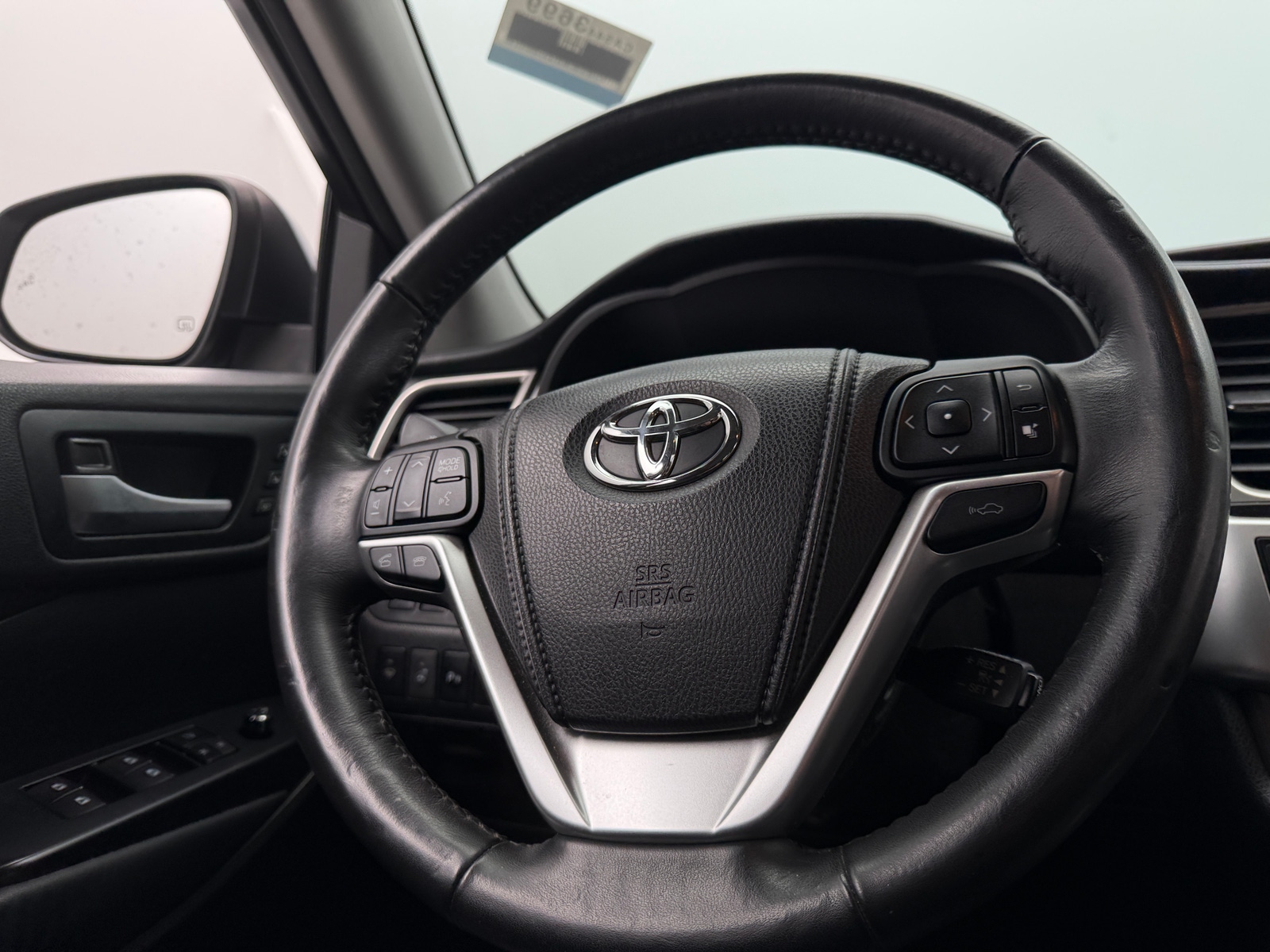 Thumbnail: 2015 Toyota Highlander - 4