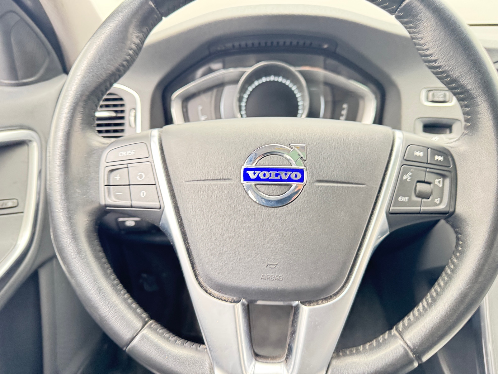 Thumbnail: 2017 Volvo V60 - 4