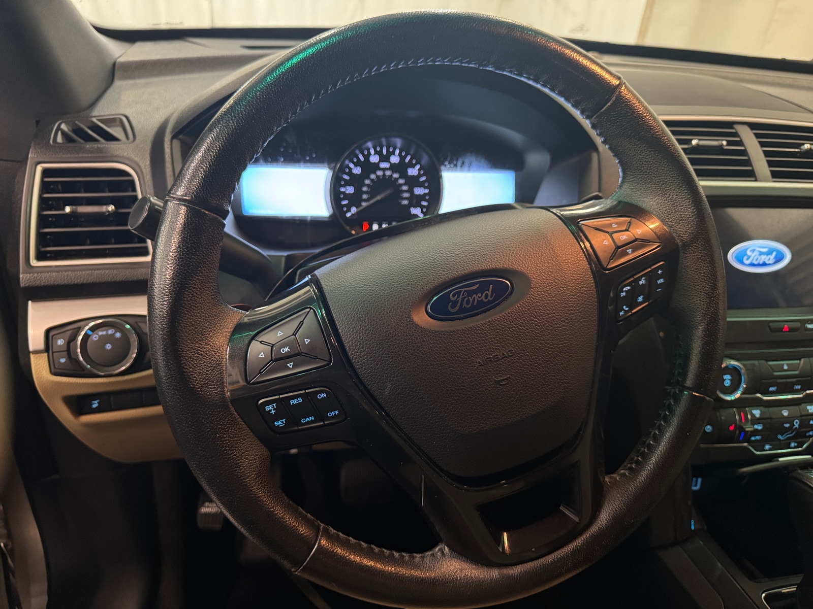 Thumbnail: 2017 Ford Explorer - 5