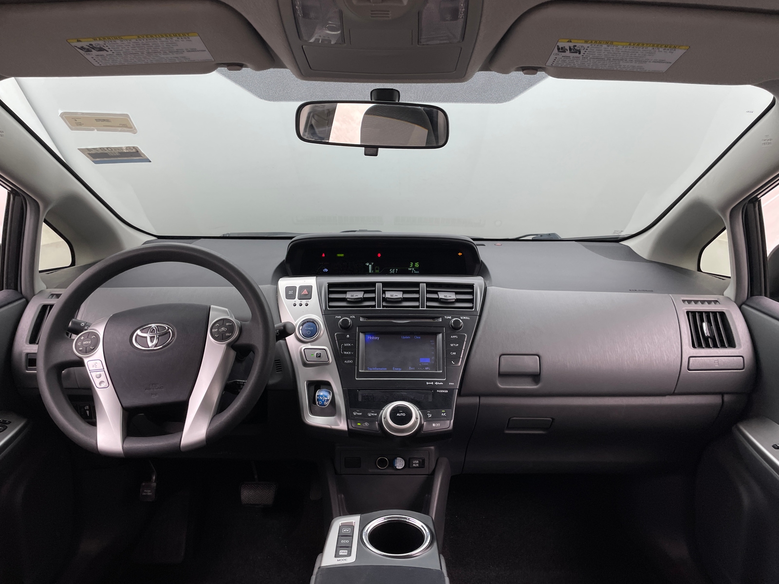 Thumbnail: 2013 Toyota Prius v - 3