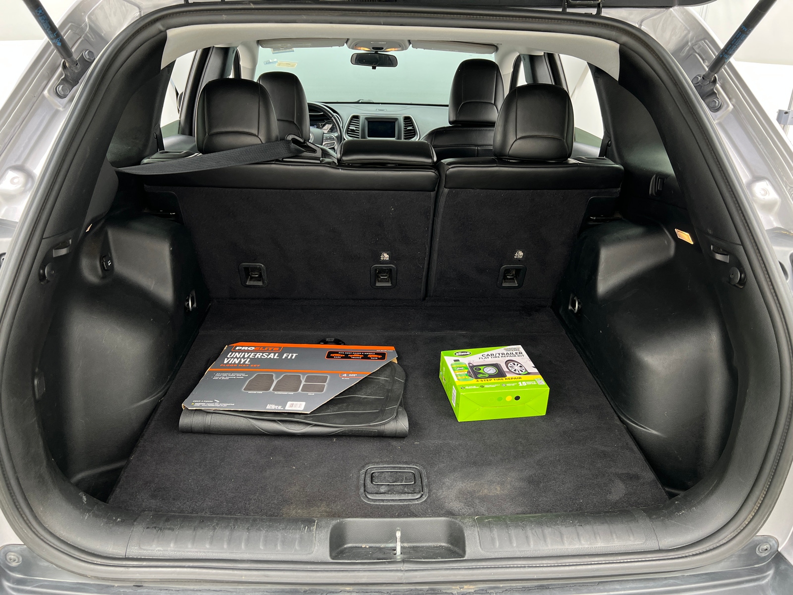 Thumbnail: 2019 Jeep Cherokee - 7
