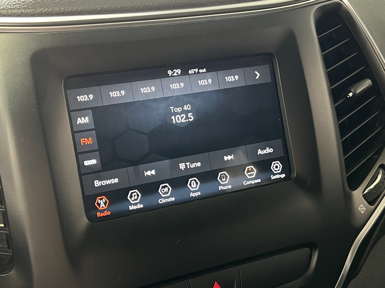 Thumbnail: 2019 Jeep Cherokee - 4