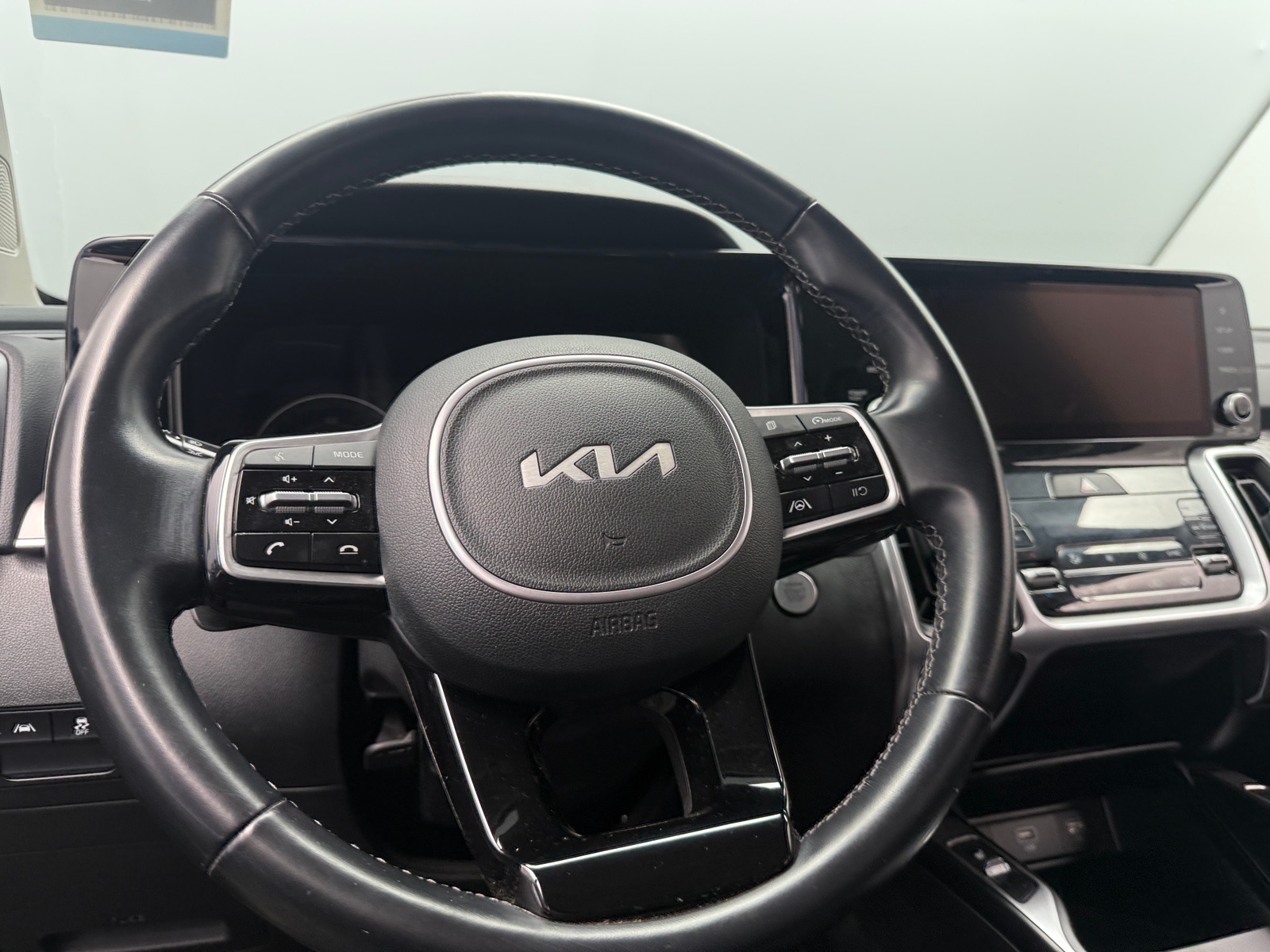 Thumbnail: 2022 Kia Sorento - 4