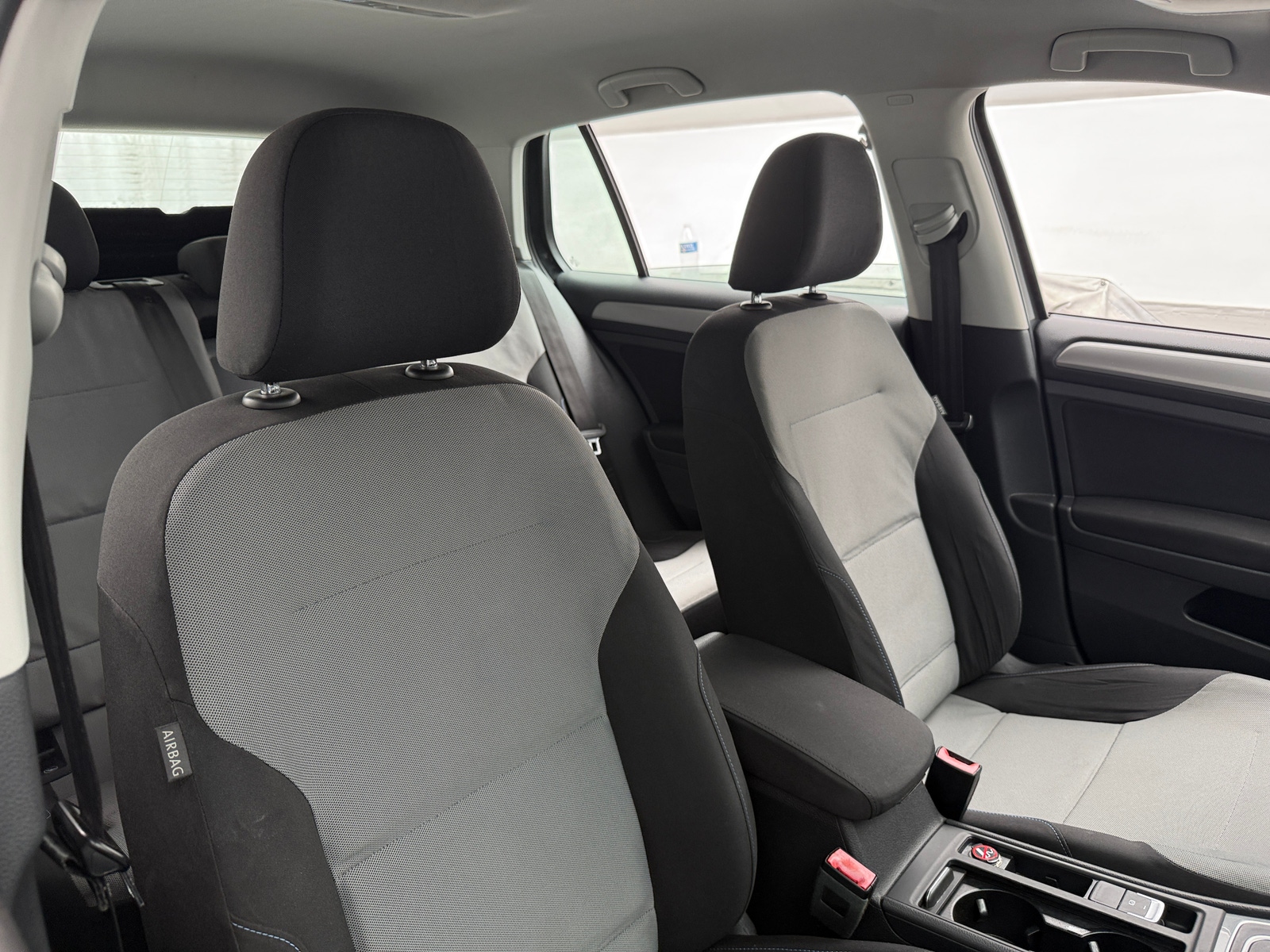 Thumbnail: 2016 Volkswagen e-Golf - 2