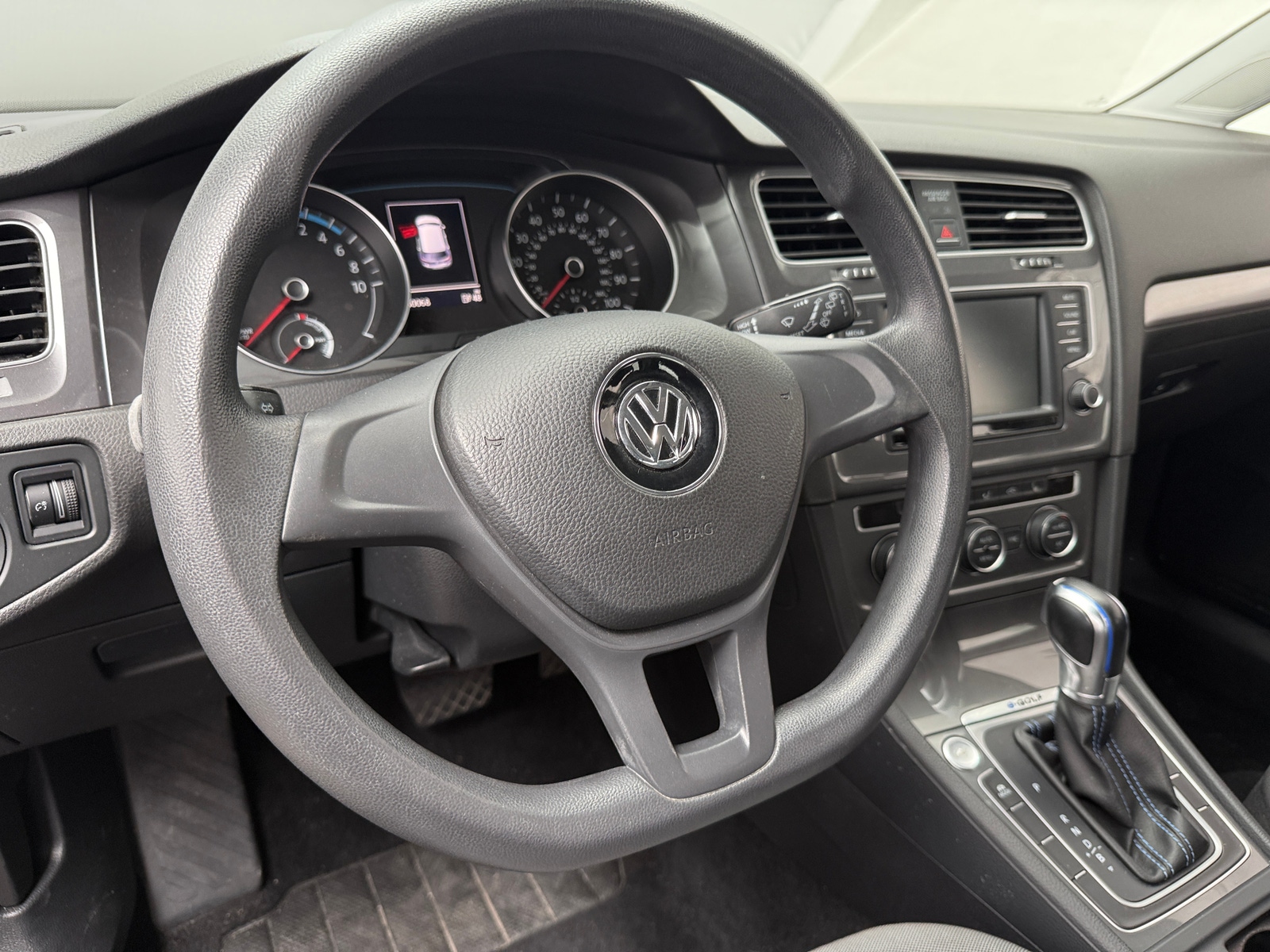 Thumbnail: 2016 Volkswagen e-Golf - 5