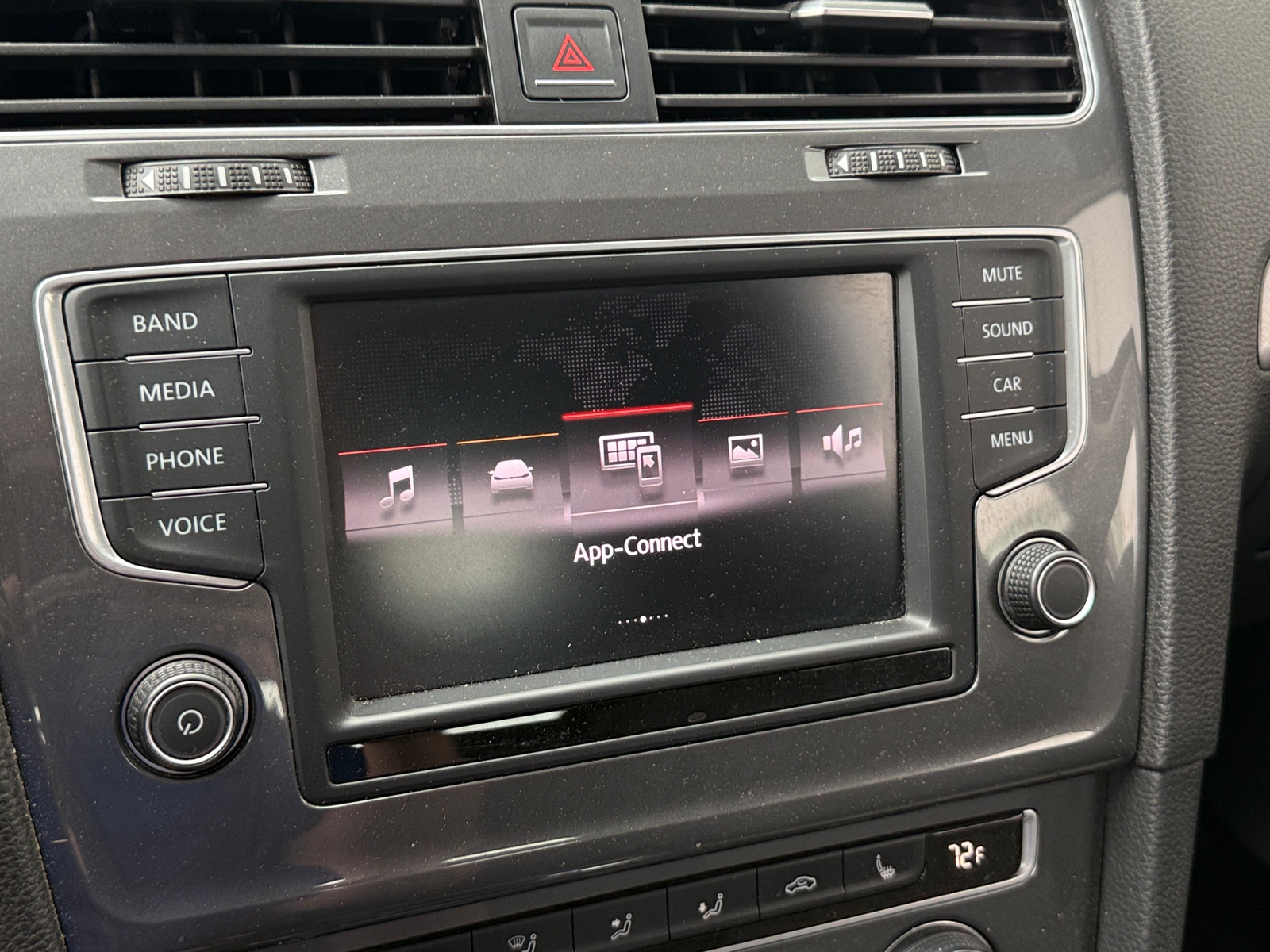 Thumbnail: 2016 Volkswagen e-Golf - 4