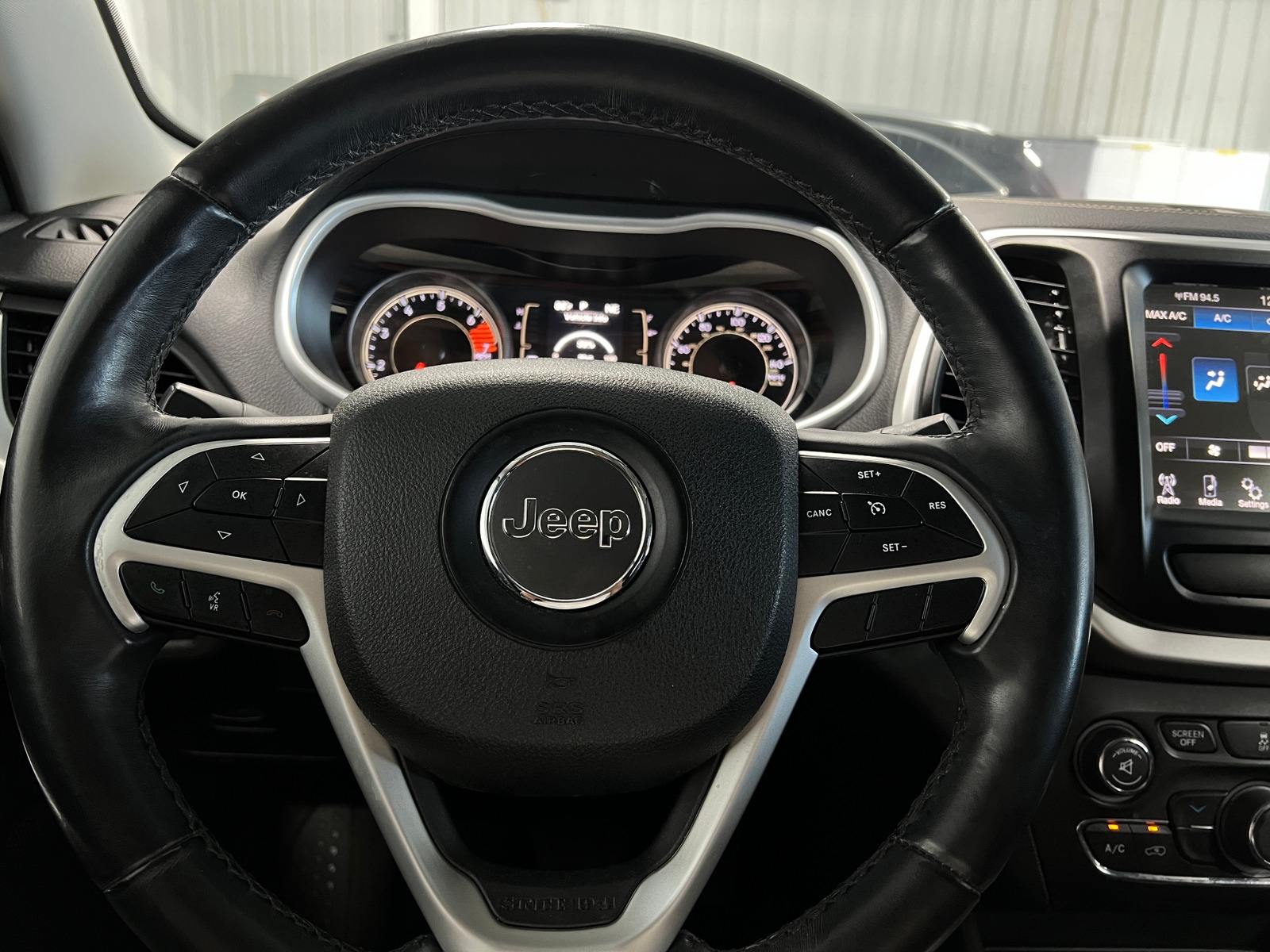 Thumbnail: 2018 Jeep Cherokee - 5
