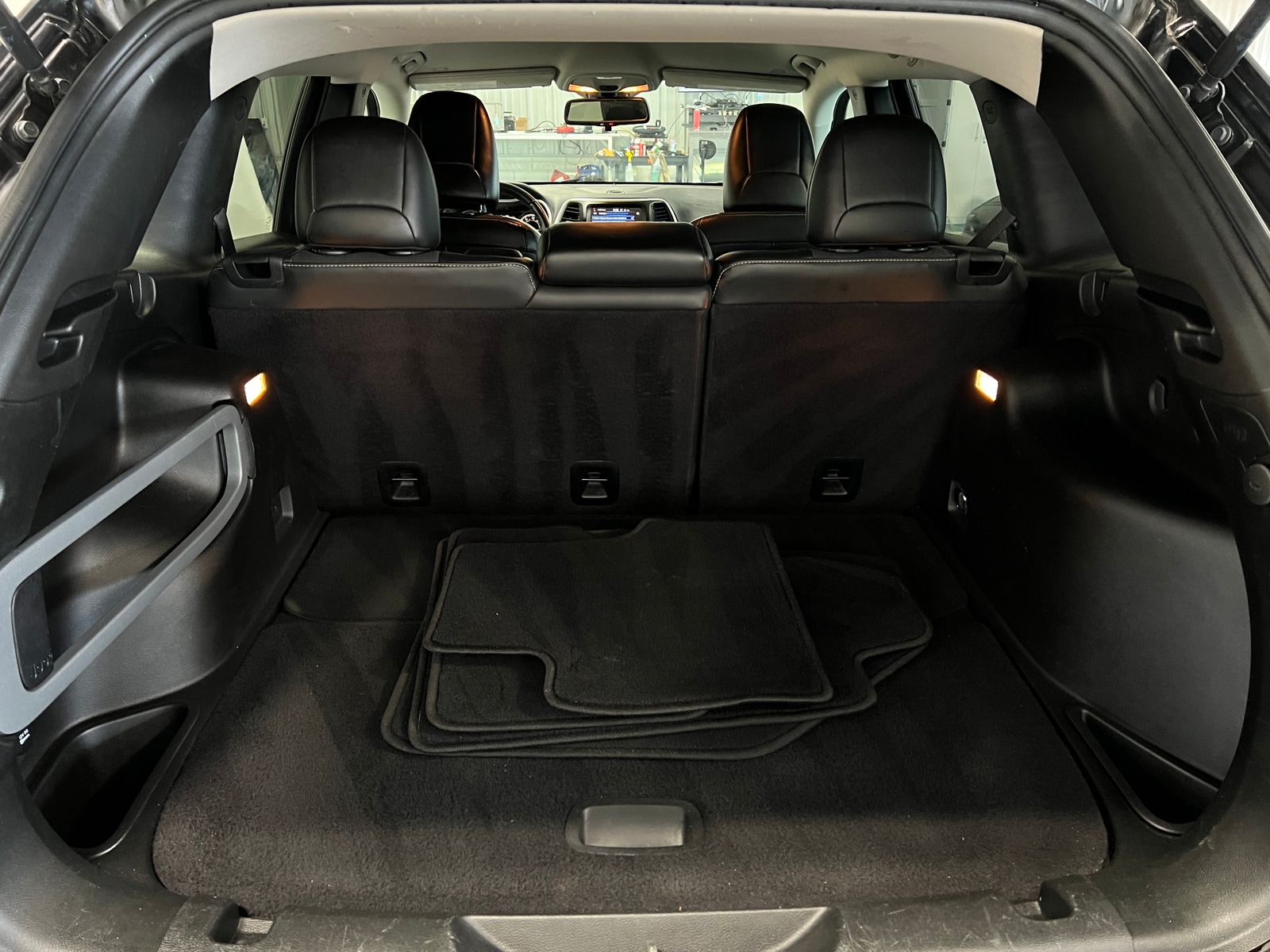 Thumbnail: 2018 Jeep Cherokee - 7