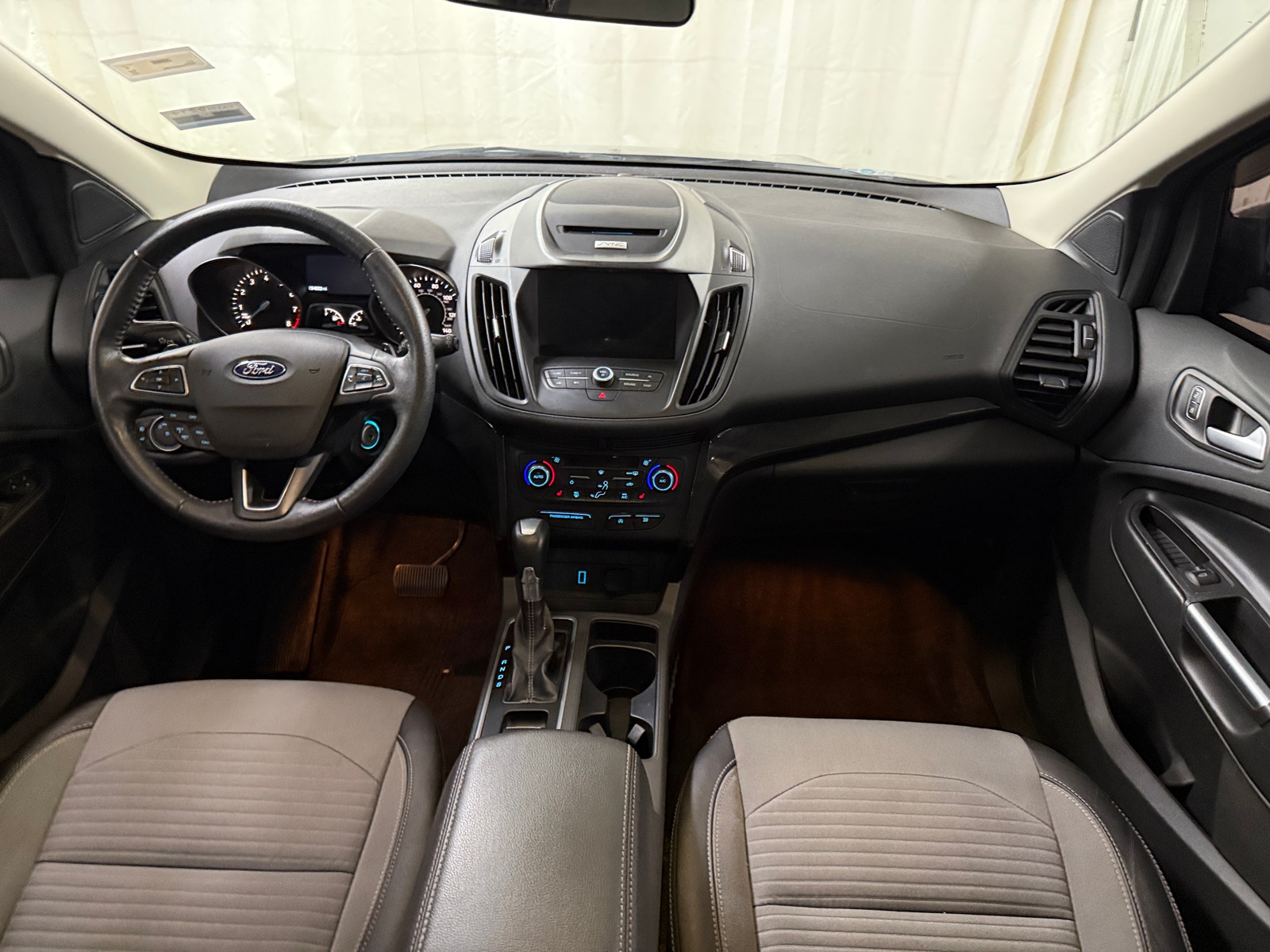 Thumbnail: 2017 Ford Escape - 3