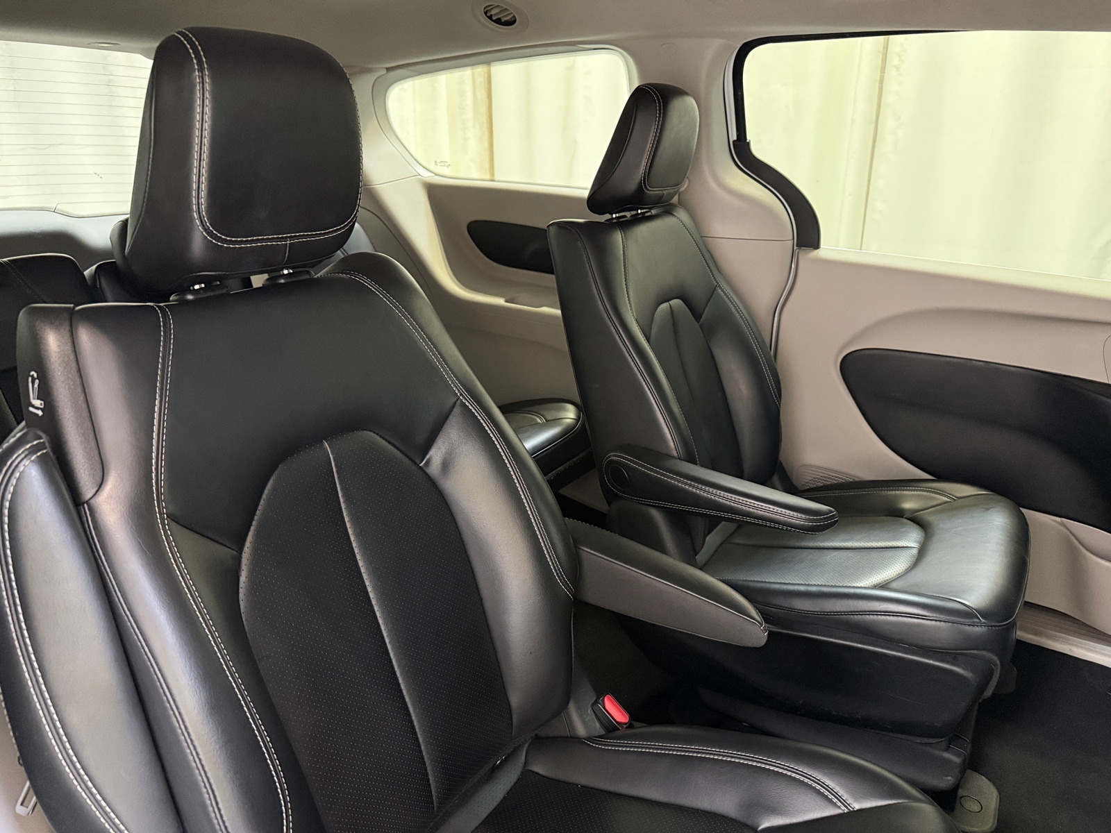 Thumbnail: 2023 Chrysler Pacifica - 5