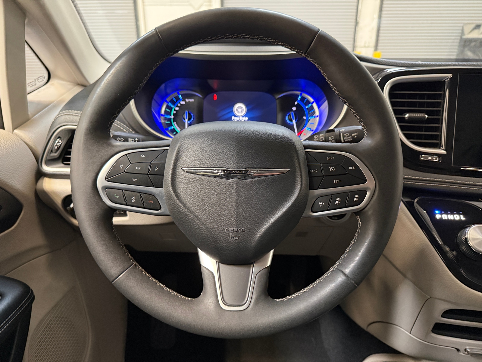 Thumbnail: 2023 Chrysler Pacifica - 4