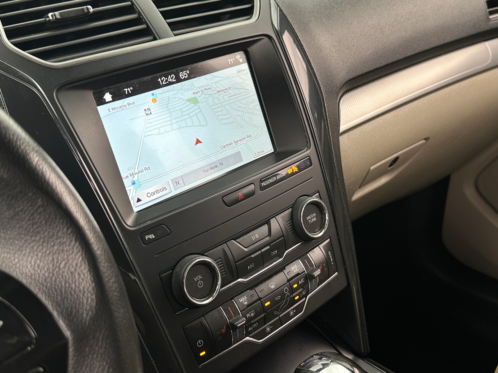 Thumbnail: 2019 Ford Explorer - 4