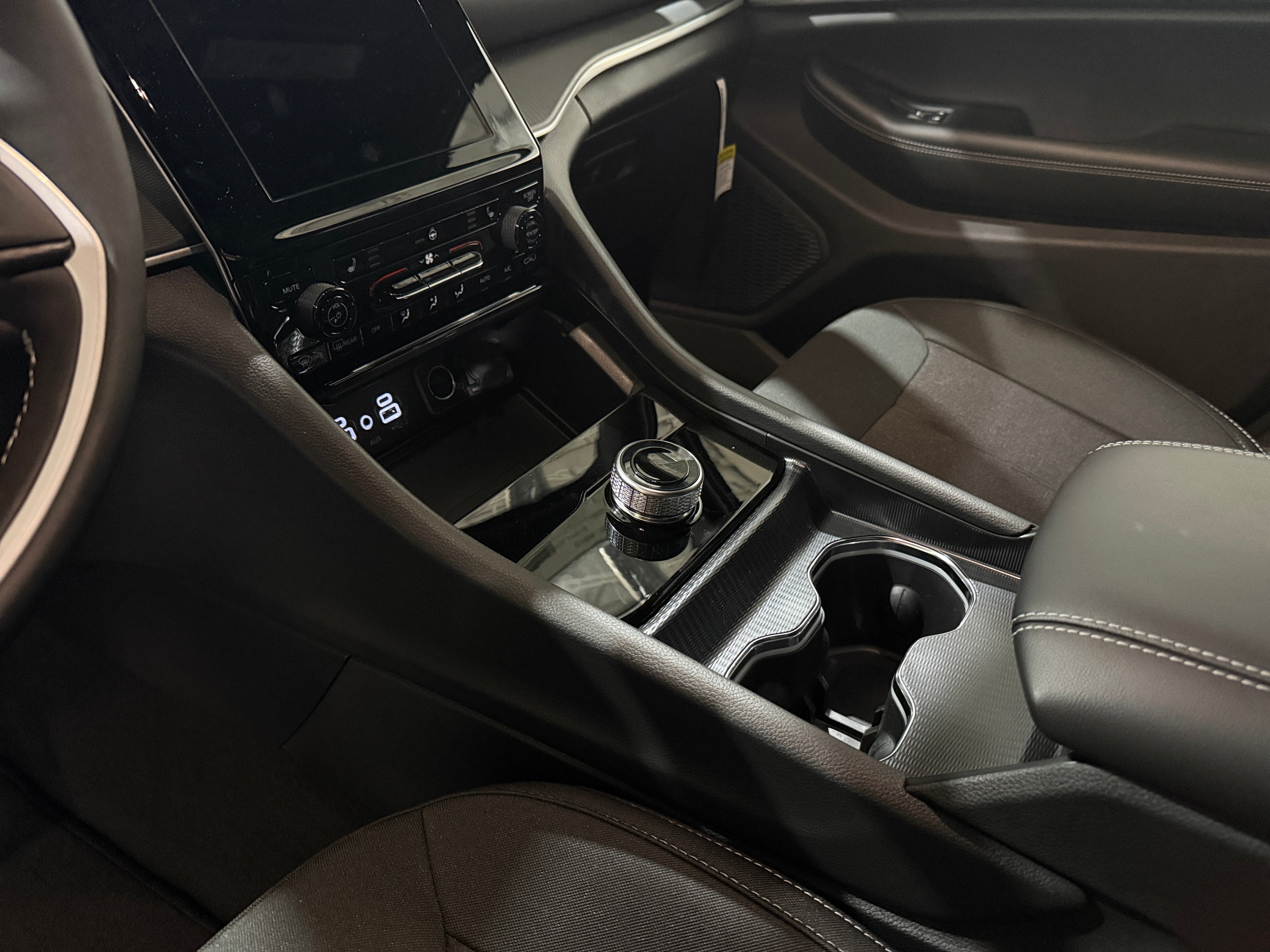 2026 Jeep Grand Cherokee L Laredo X 4x4's photo