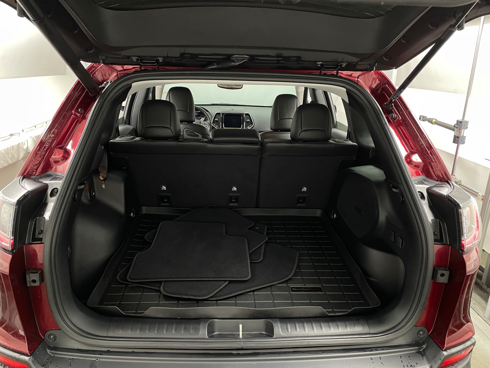 Thumbnail: 2020 Jeep Cherokee - 6