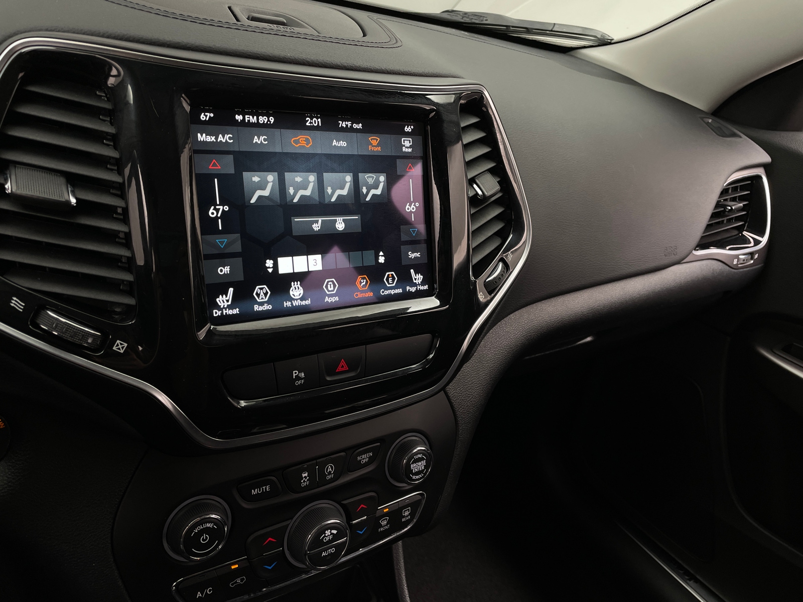 Thumbnail: 2020 Jeep Cherokee - 3