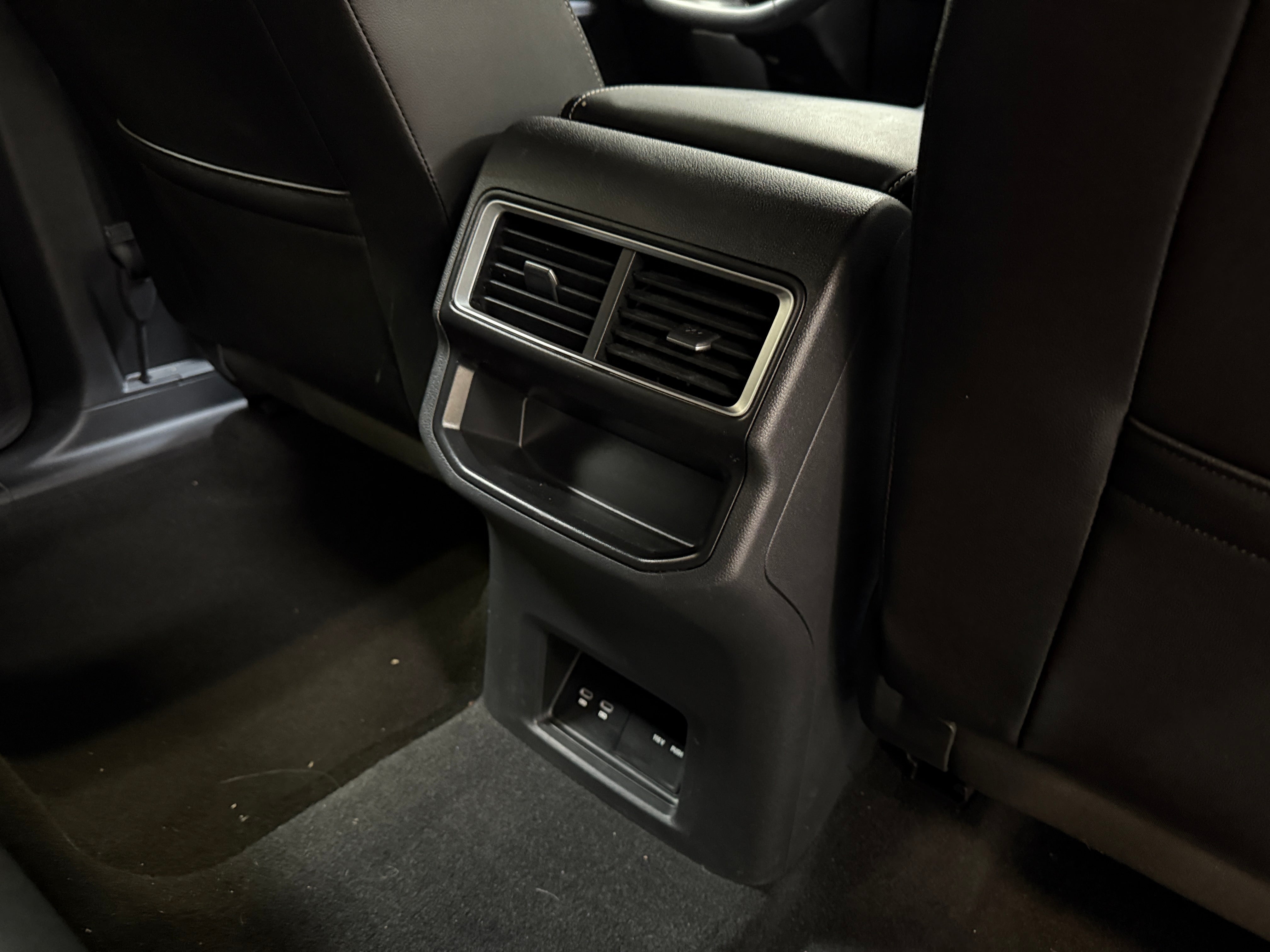 2025 Volkswagen Atlas Cross Sport SE w/Tech - Photo 2