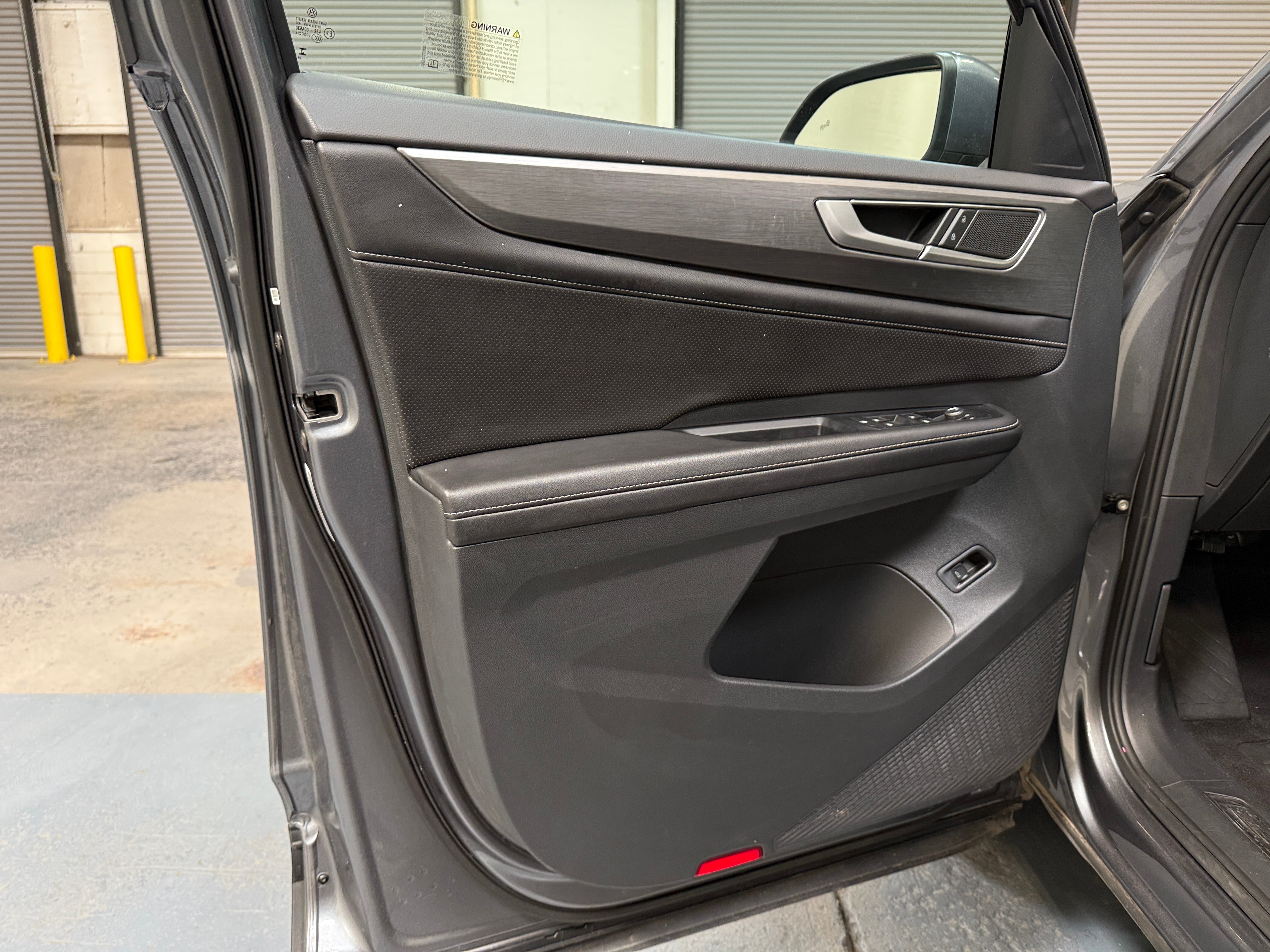 2025 Volkswagen Atlas Cross Sport SE w/Tech - Photo 3
